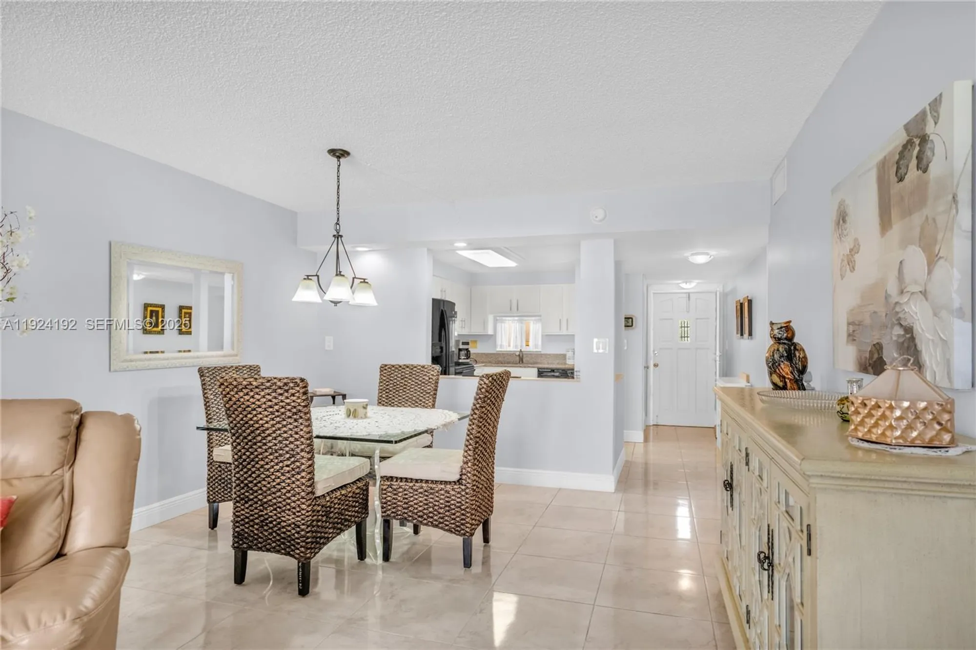 Property Slideshow image 11 of 53 | 9800 n hollybrook lake dr 210, Pembroke Pines, FL, 33025