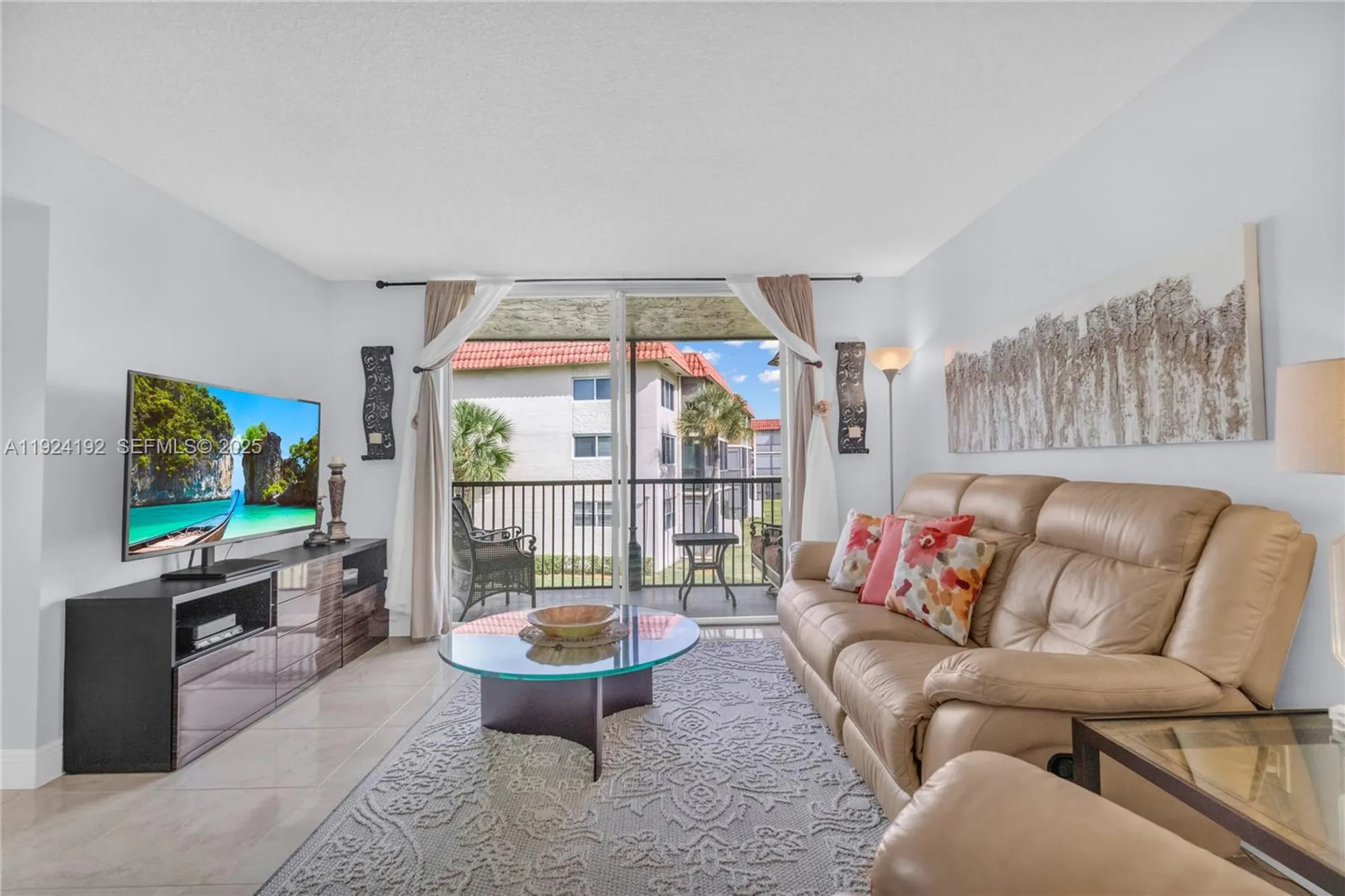Property Slideshow image 13 of 53 | 9800 n hollybrook lake dr 210, Pembroke Pines, FL, 33025