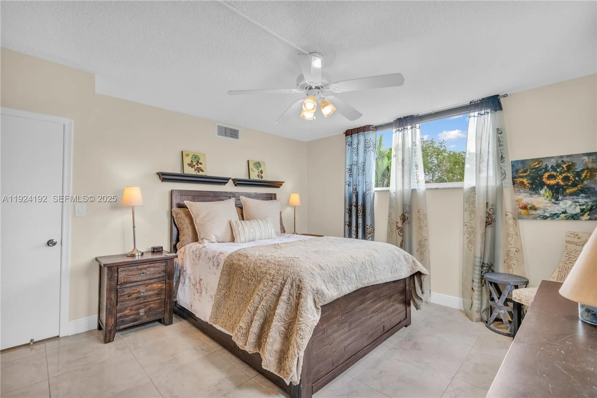 Property Slideshow image 23 of 53 | 9800 n hollybrook lake dr 210, Pembroke Pines, FL, 33025