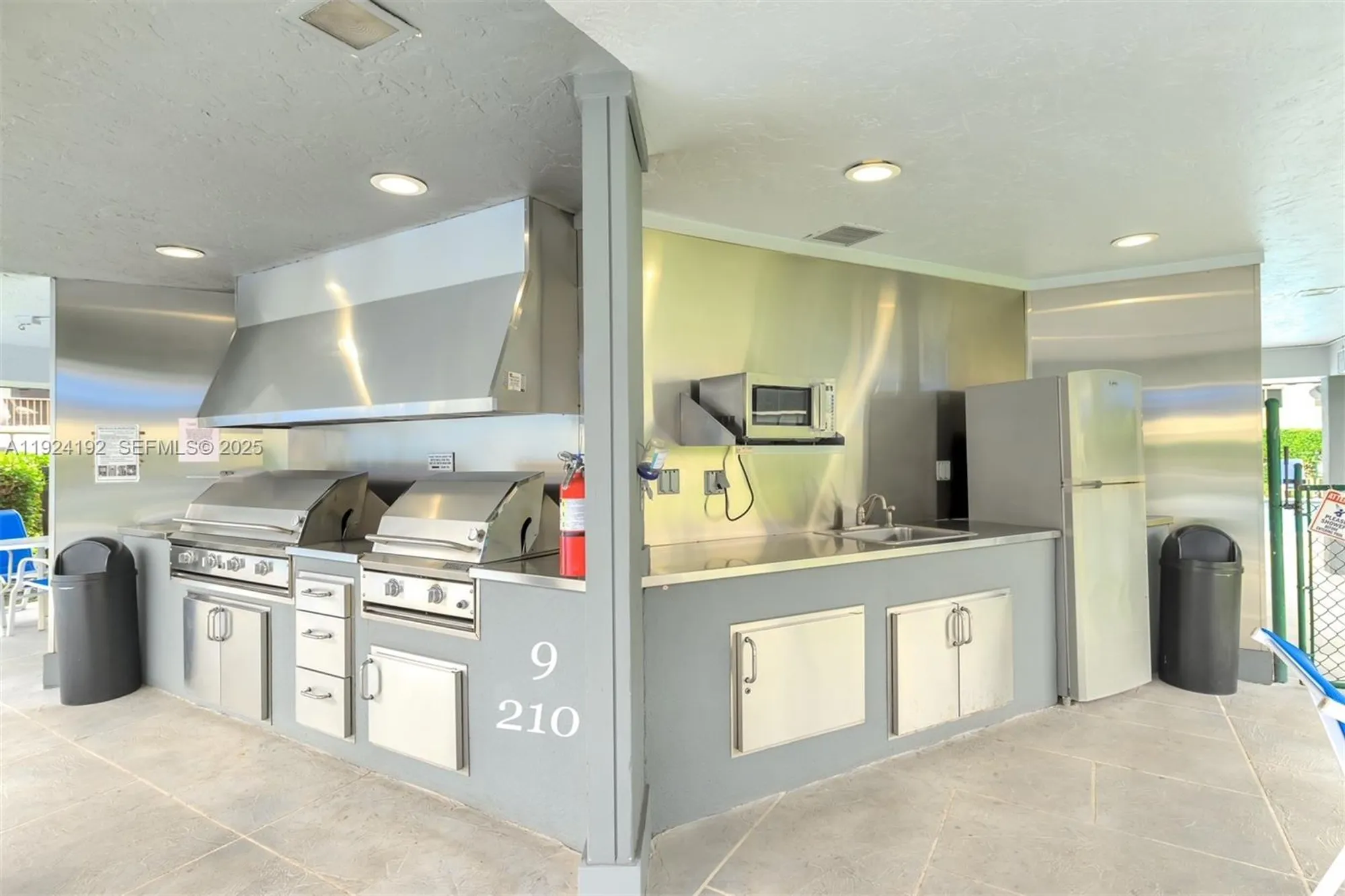 Property Slideshow image 34 of 53 | 9800 n hollybrook lake dr 210, Pembroke Pines, FL, 33025