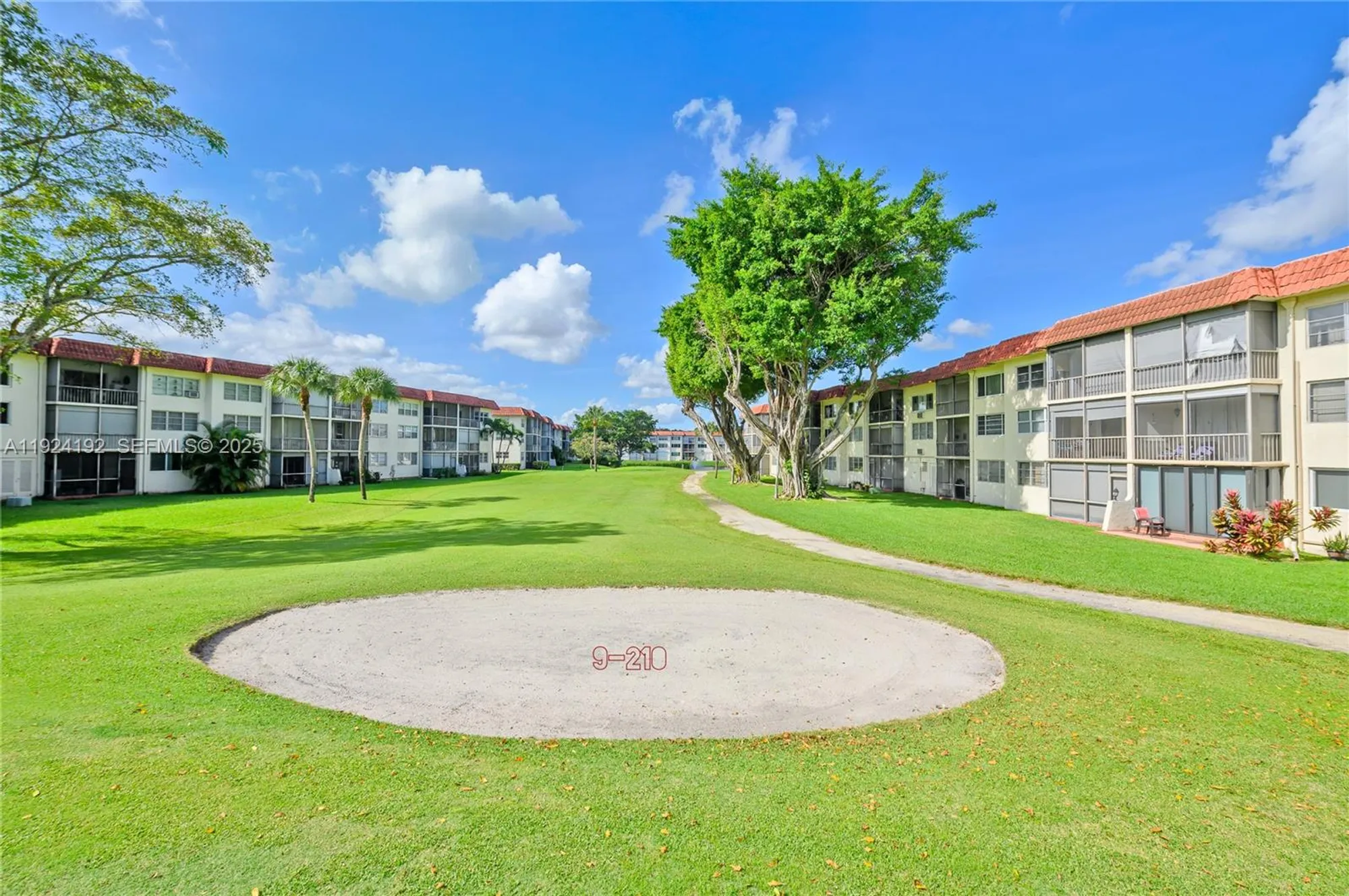 Property Slideshow image 44 of 53 | 9800 n hollybrook lake dr 210, Pembroke Pines, FL, 33025