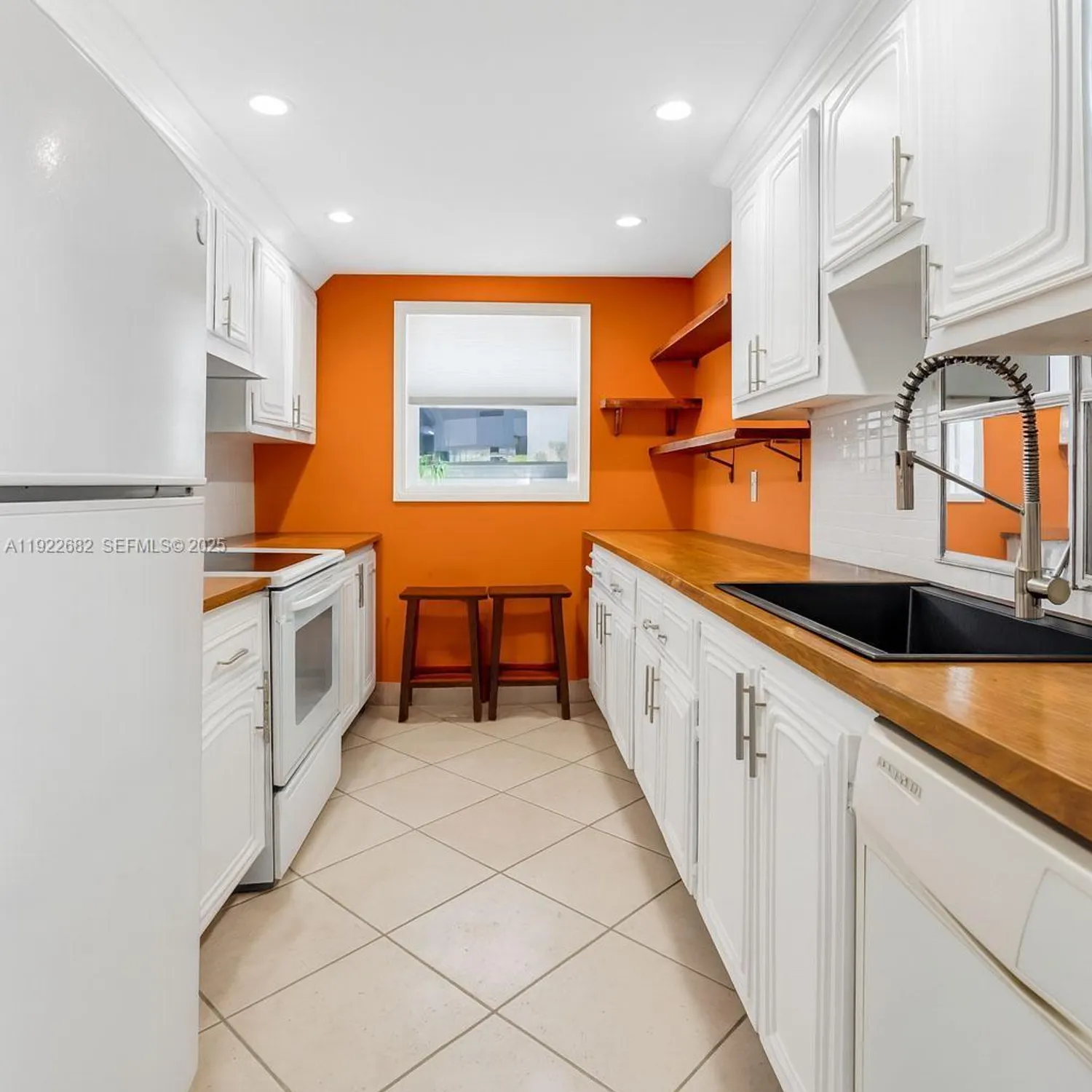 Property Slideshow image 11 of 49 | 2300 sw 22nd ave apt 109, Delray Beach, FL, 33445