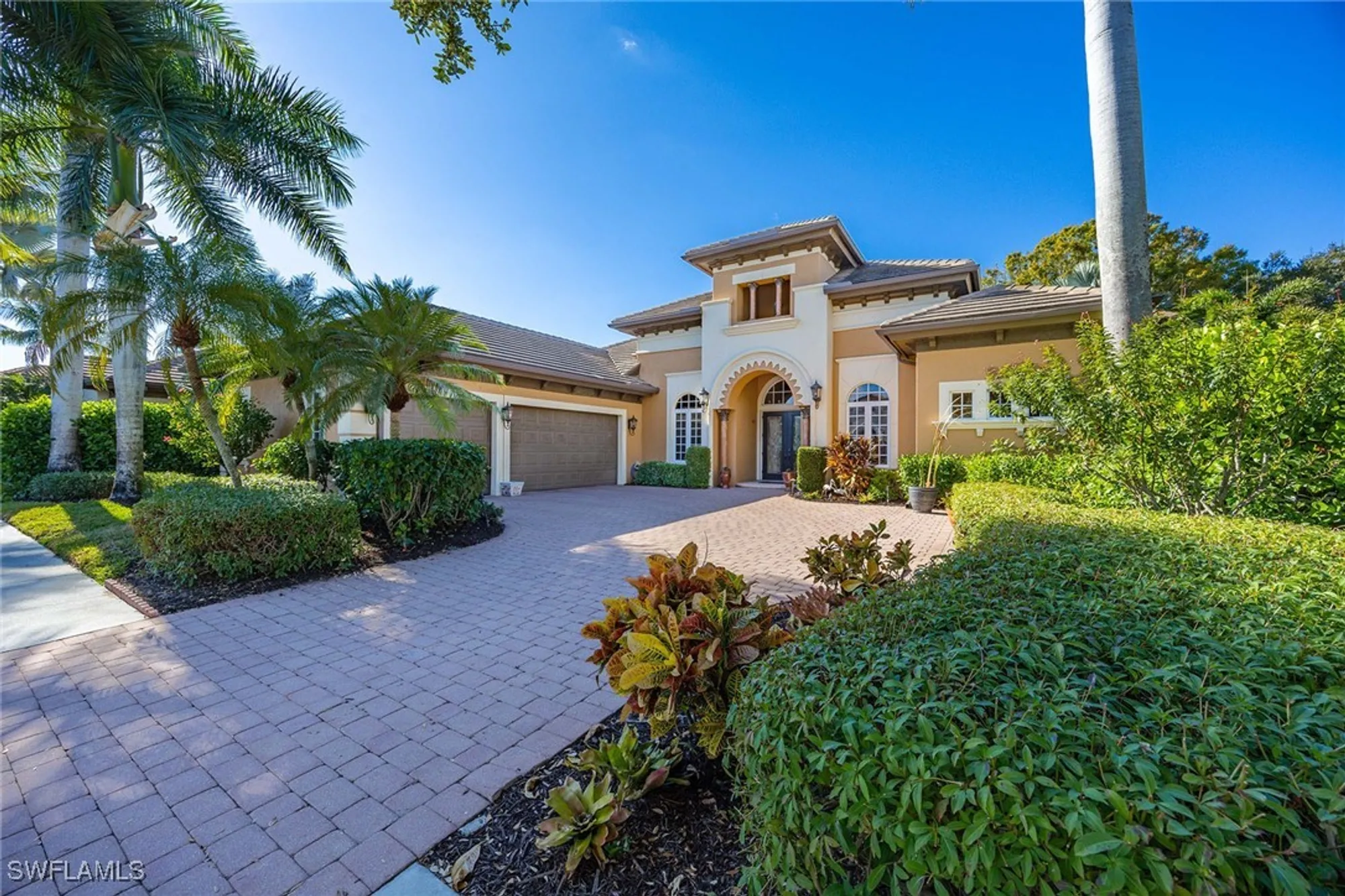 Property Slideshow image 9 of 50 | 9034 shenendoah cir, Naples, FL, 34113
