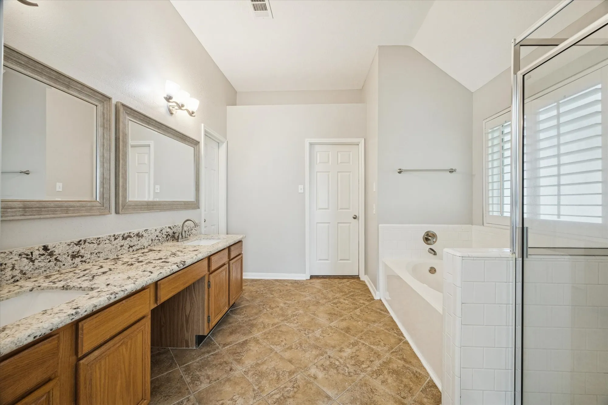 Property Slideshow image 17 of 26 | 3438 n peach hollow cir, Pearland, TX, 77584