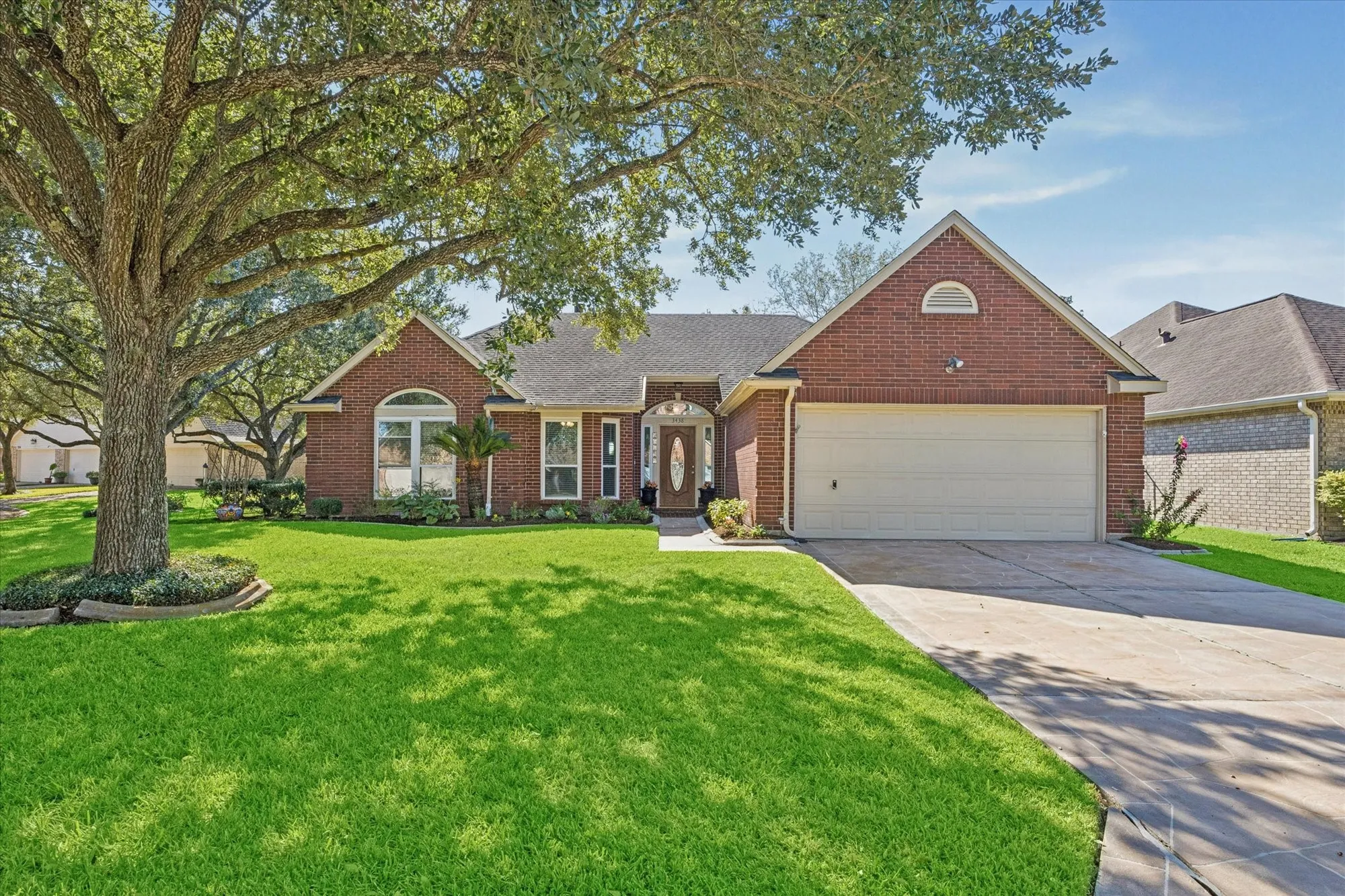 Property Slideshow image 1 of 26 | 3438 n peach hollow cir, Pearland, TX, 77584