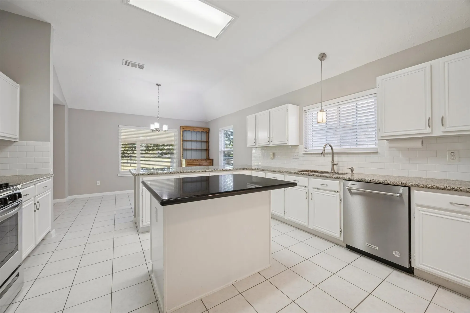 Property Slideshow image 12 of 26 | 3438 n peach hollow cir, Pearland, TX, 77584