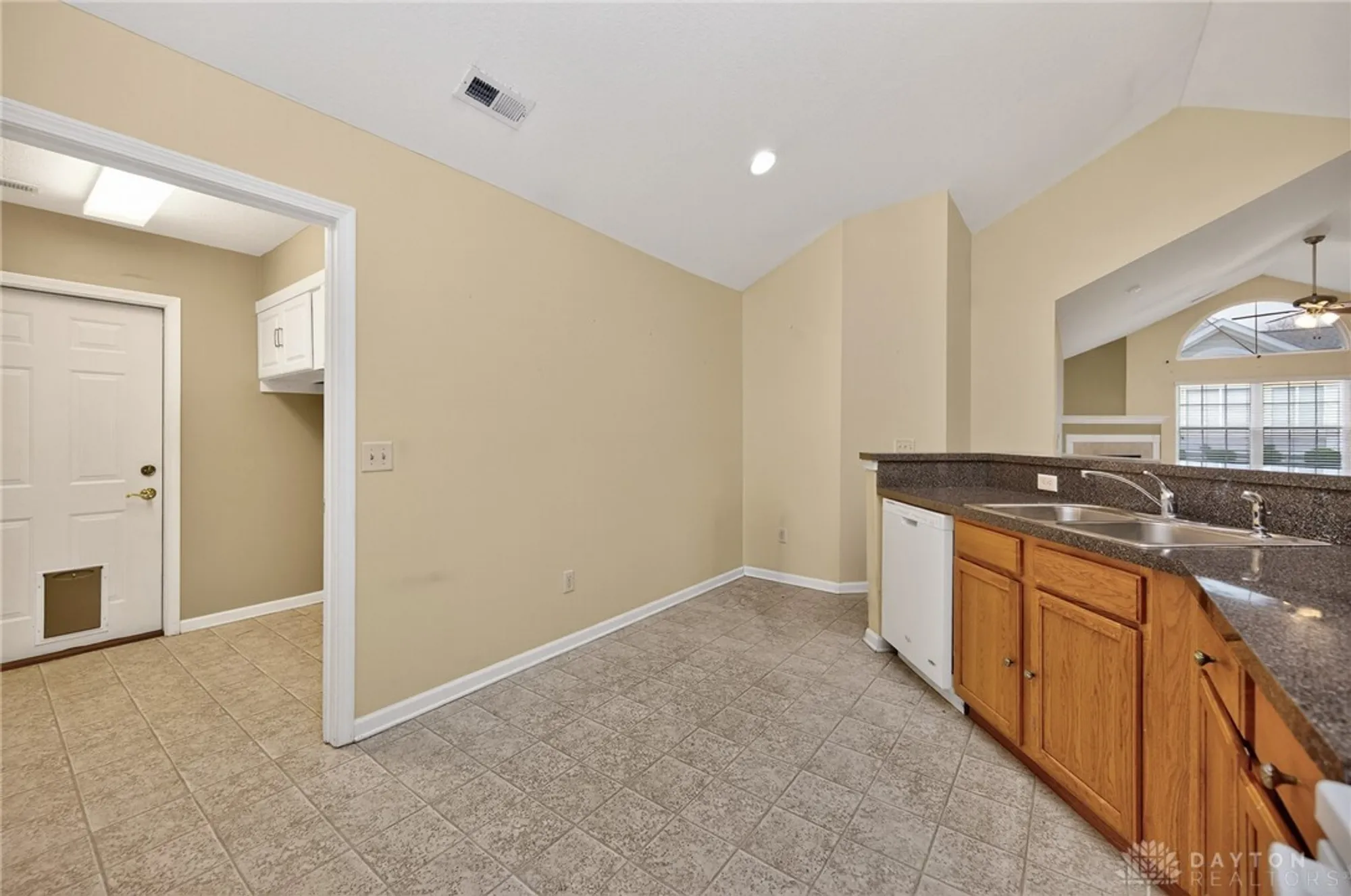 Property Slideshow image 16 of 54 | 4618 cobblestone dr, Tipp City, OH, 45371