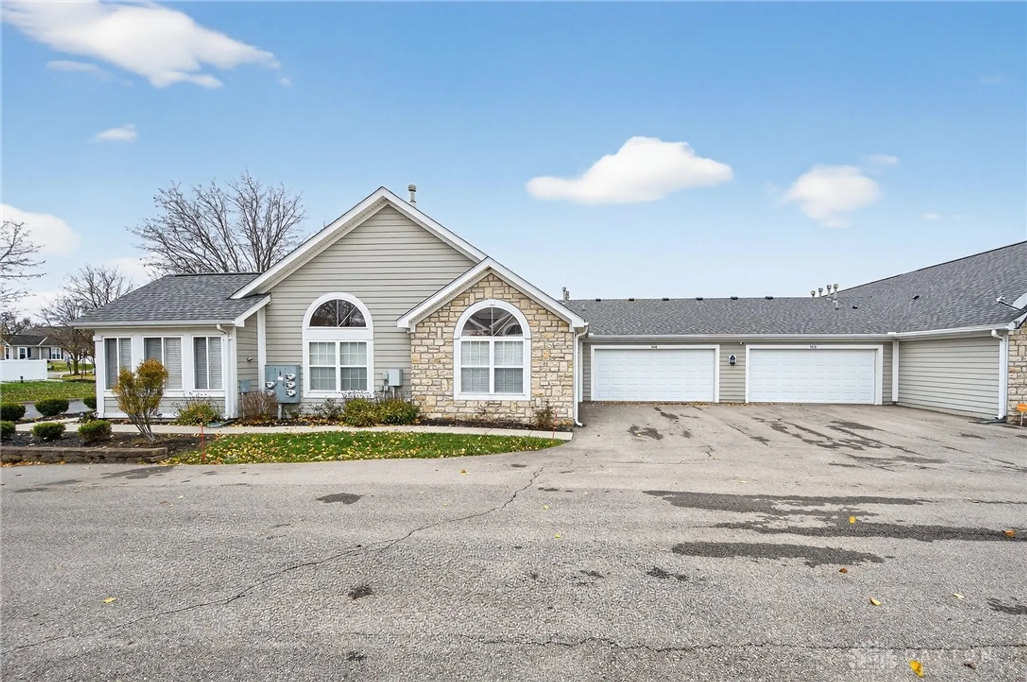 Property Slideshow image 3 of 54 | 4618 cobblestone dr, Tipp City, OH, 45371