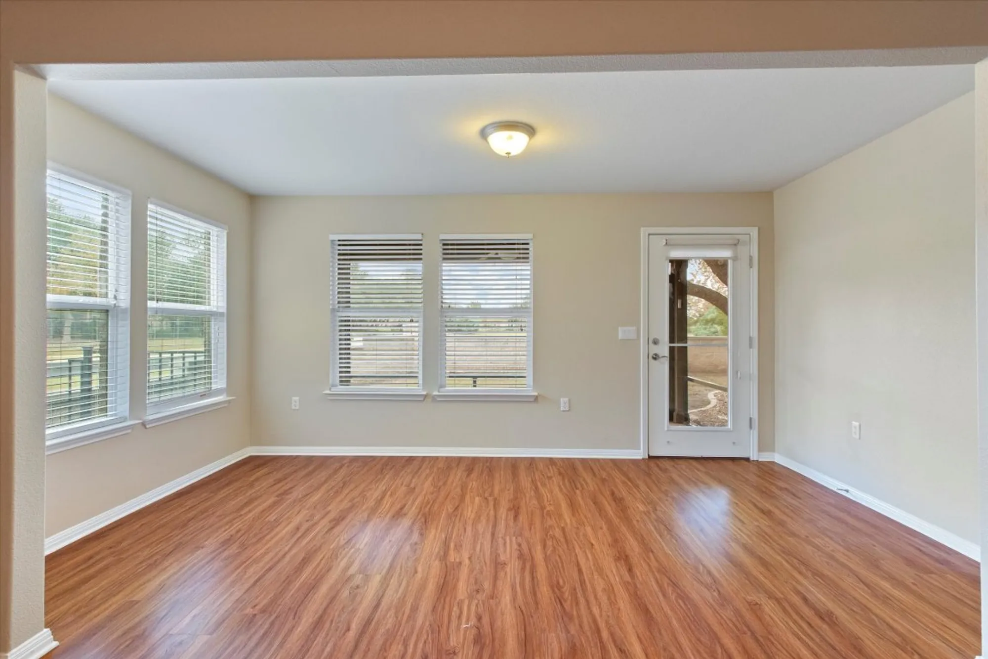 Property Slideshow image 11 of 29 | 510 holiday creek ln, Georgetown, TX, 78633