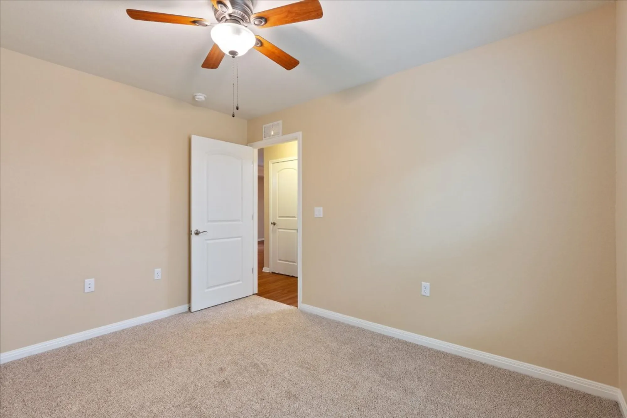 Property Slideshow image 13 of 29 | 510 holiday creek ln, Georgetown, TX, 78633