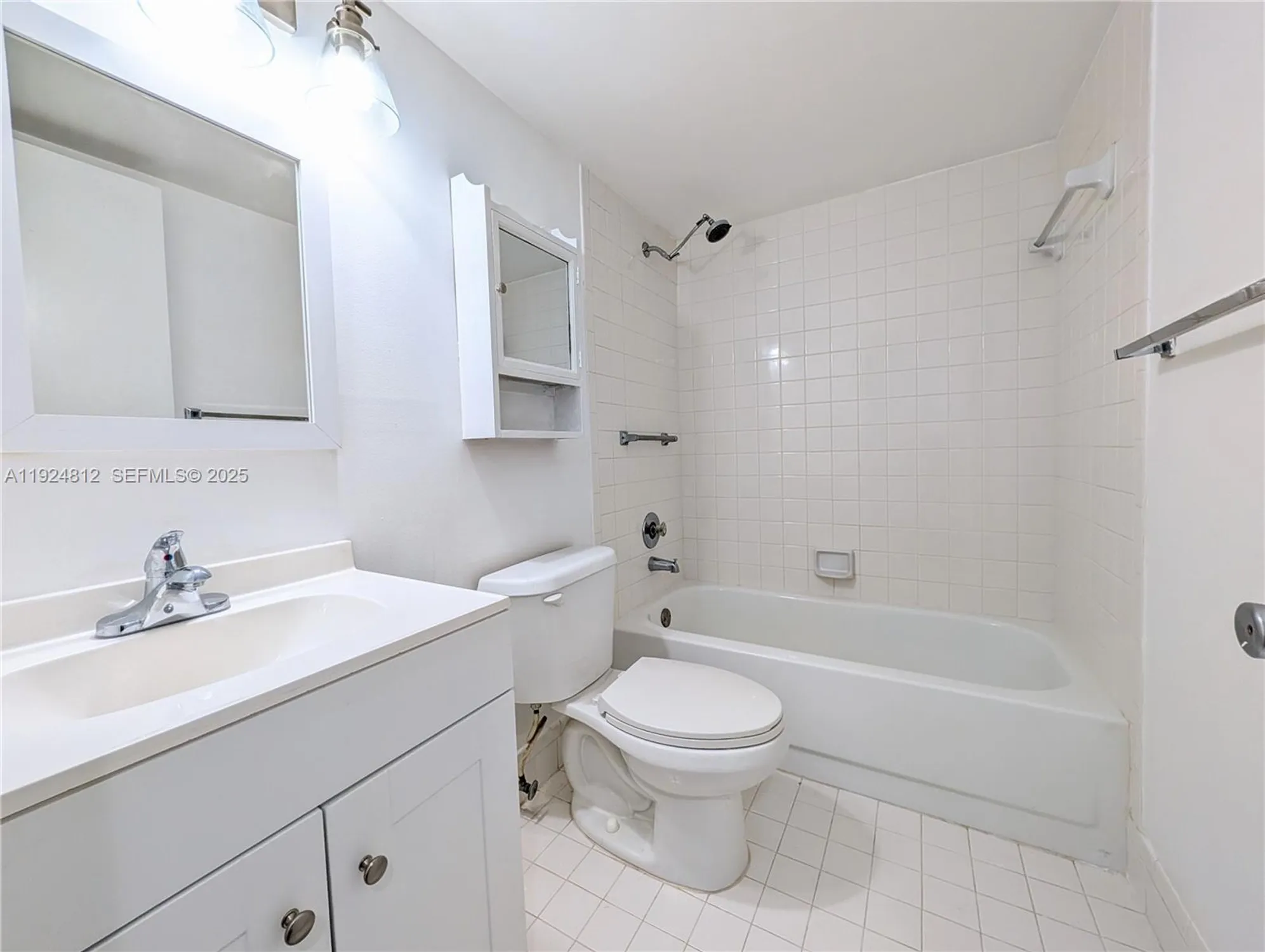 Property Slideshow image 6 of 32 | 850 sw 133rd ter apt 202b, Pembroke Pines, FL, 33027
