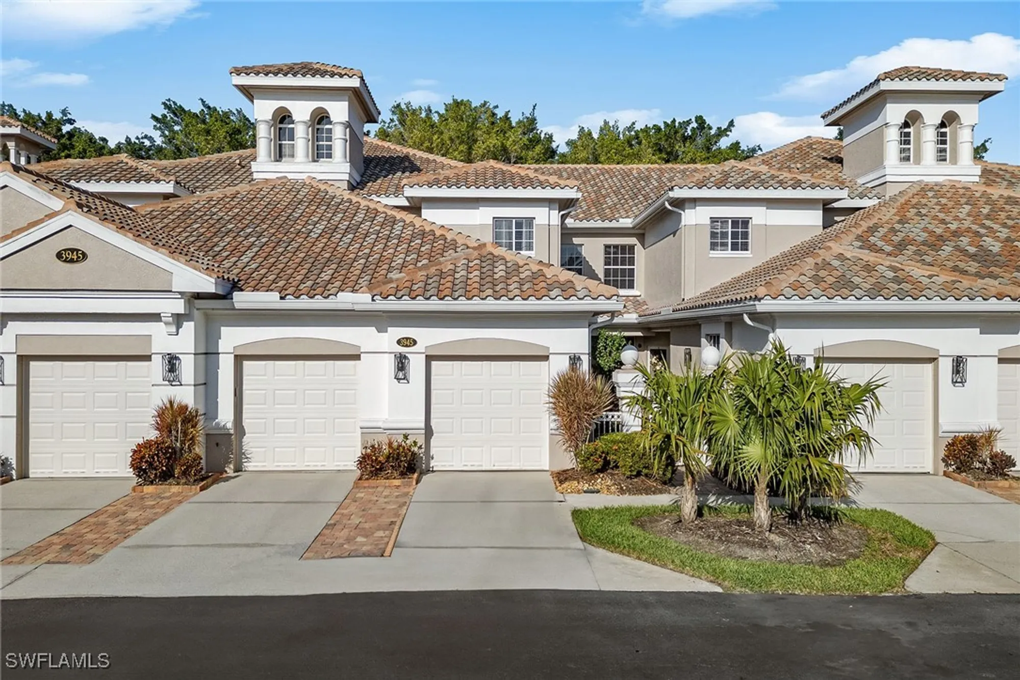 Property Slideshow image 1 of 48 | 3945 deer crossing ct 203, Naples, FL, 34114
