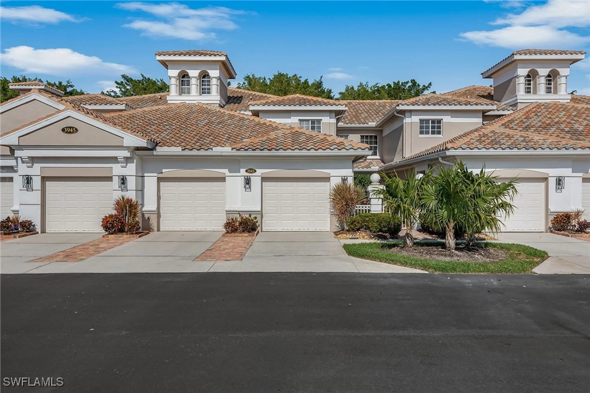 Property Slideshow image 27 of 48 | 3945 deer crossing ct 203, Naples, FL, 34114