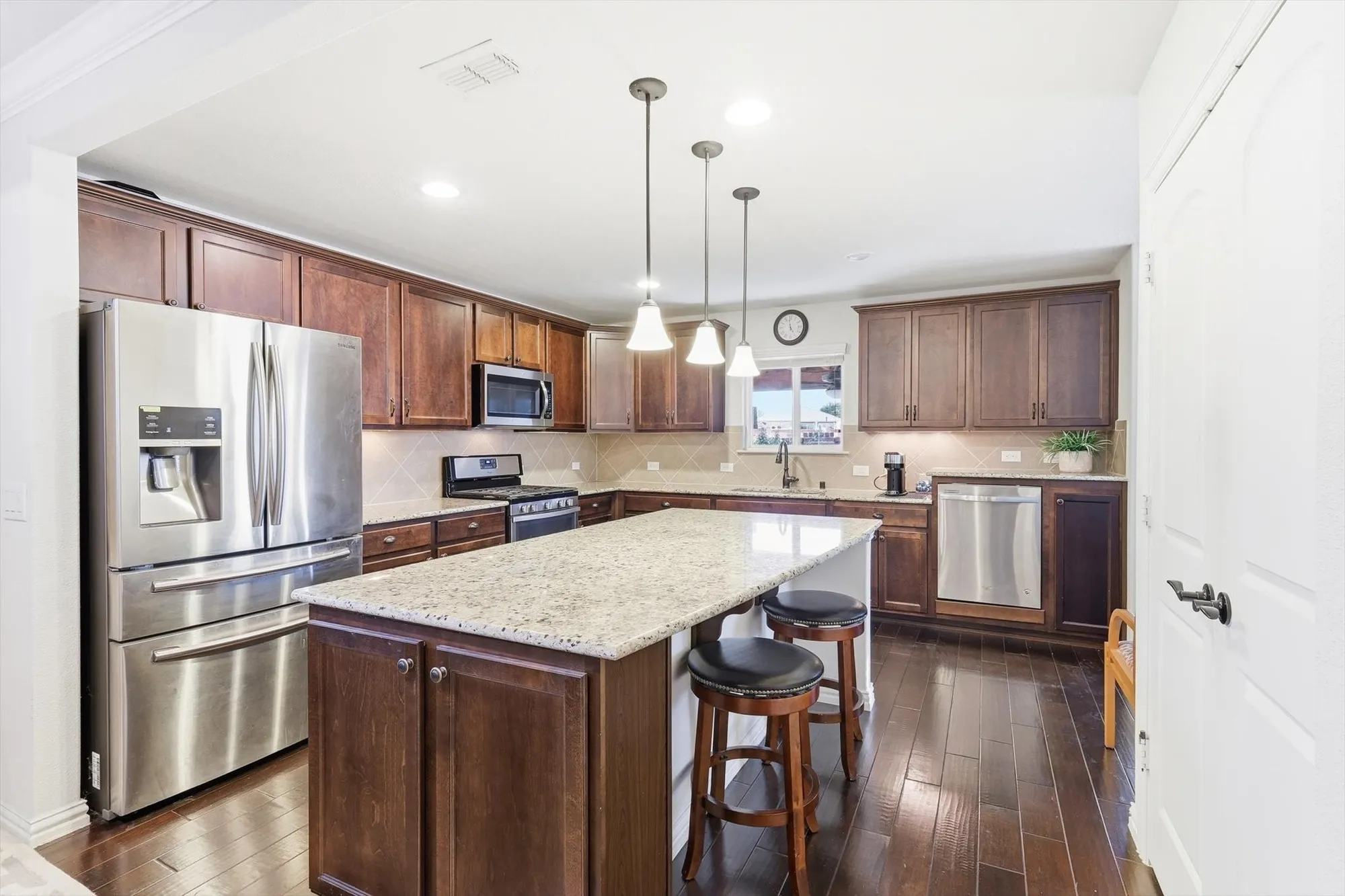 Property Slideshow image 17 of 40 | 7992 cool river dr, Frisco, TX, 75036