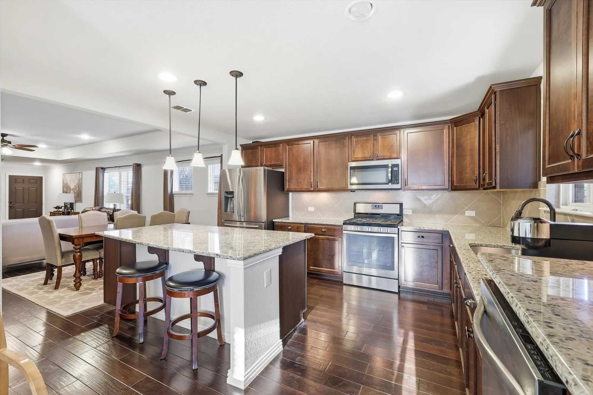 Property Slideshow image 20 of 40 | 7992 cool river dr, Frisco, TX, 75036