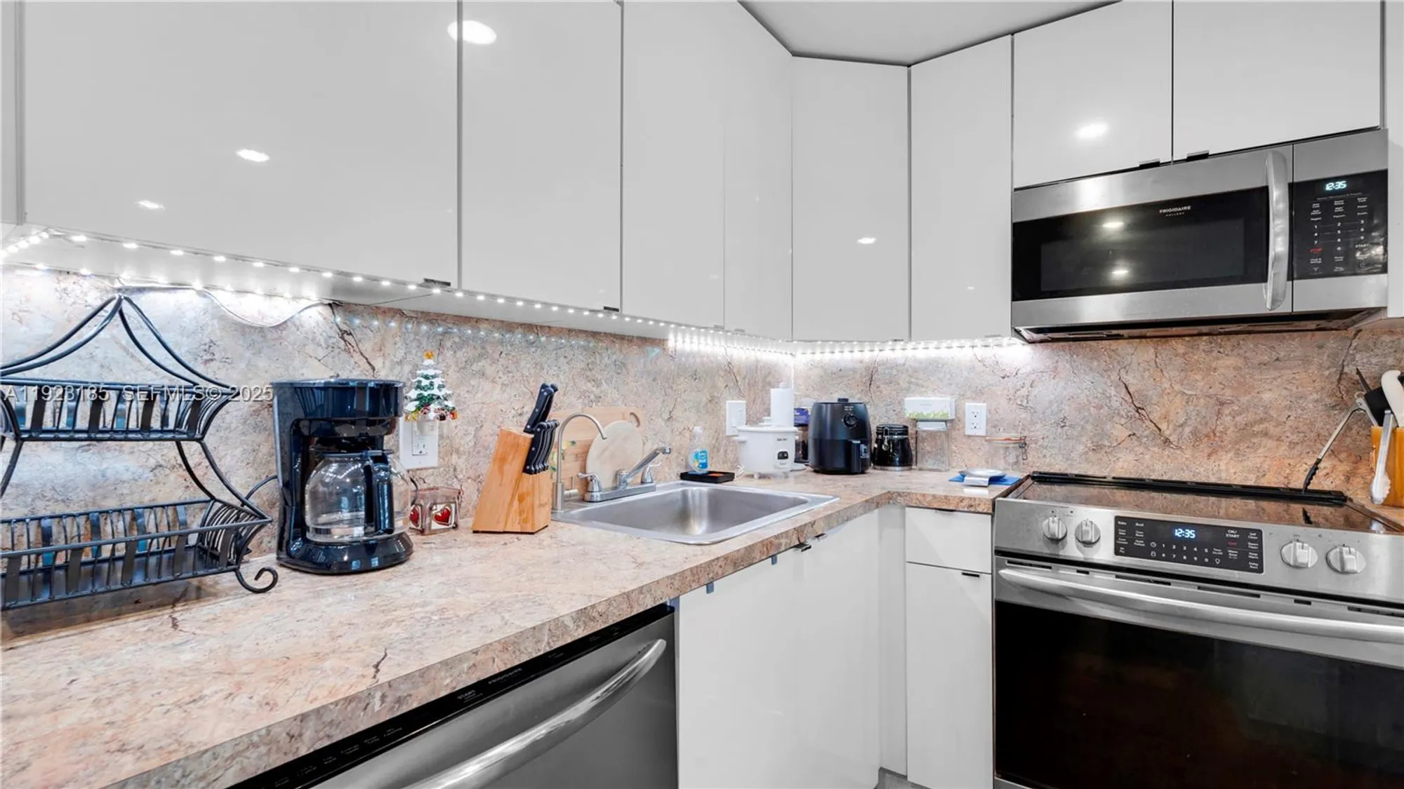 Property Slideshow image 8 of 42 | 551 sw 135th ave b208, Pembroke Pines, FL, 33027