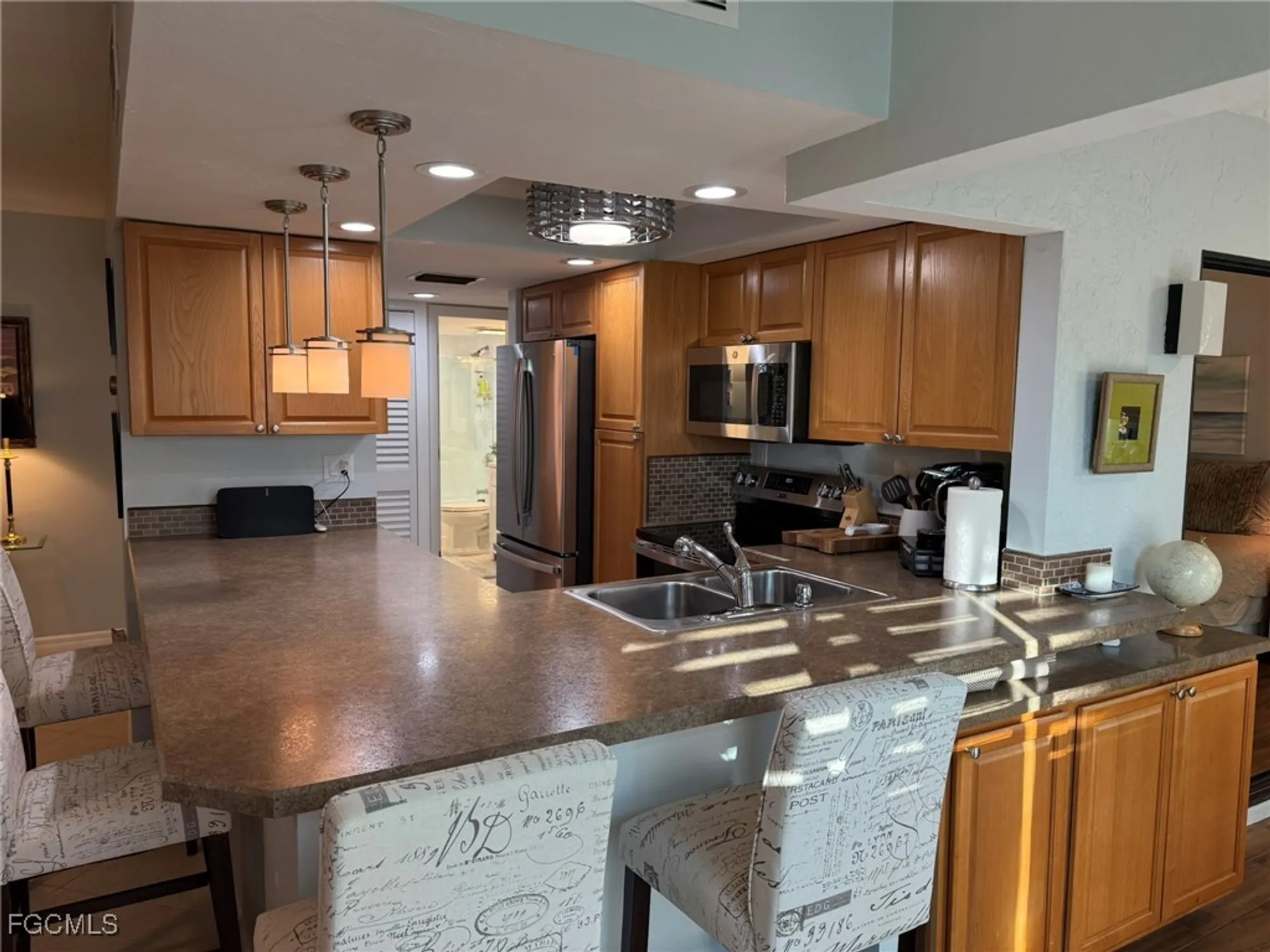 Property Slideshow image 17 of 48 | 5630 trailwinds dr 215, Fort Myers, FL, 33907