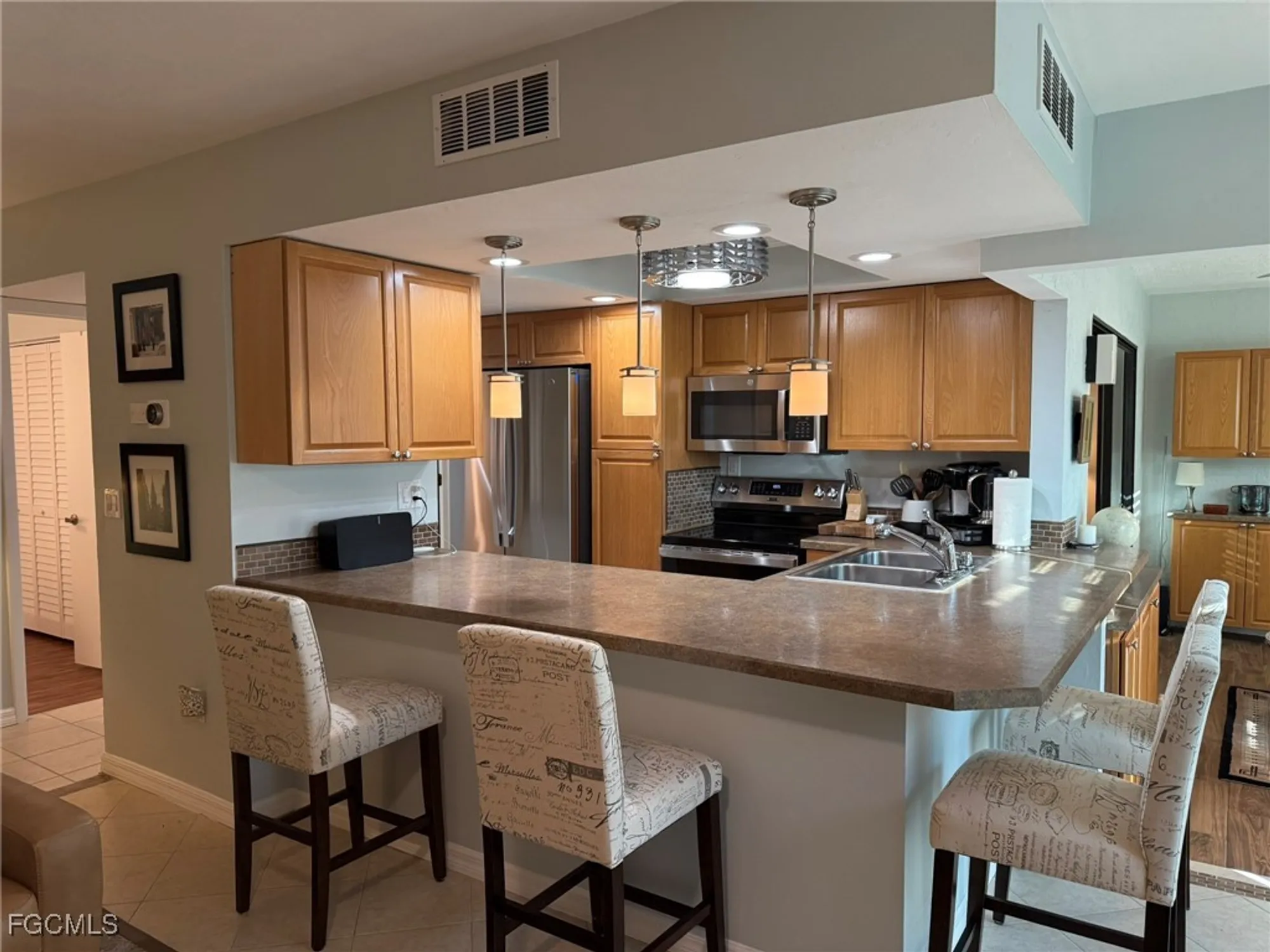 Property Slideshow image 18 of 48 | 5630 trailwinds dr 215, Fort Myers, FL, 33907