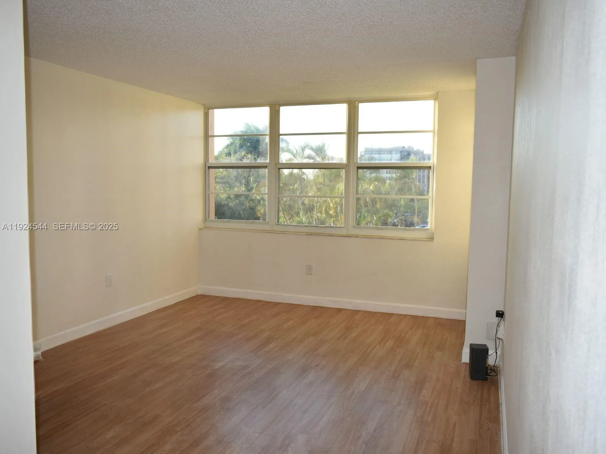 Property Slideshow image 5 of 37 | 1100 saint charles pl 308, Pembroke Pines, FL, 33026