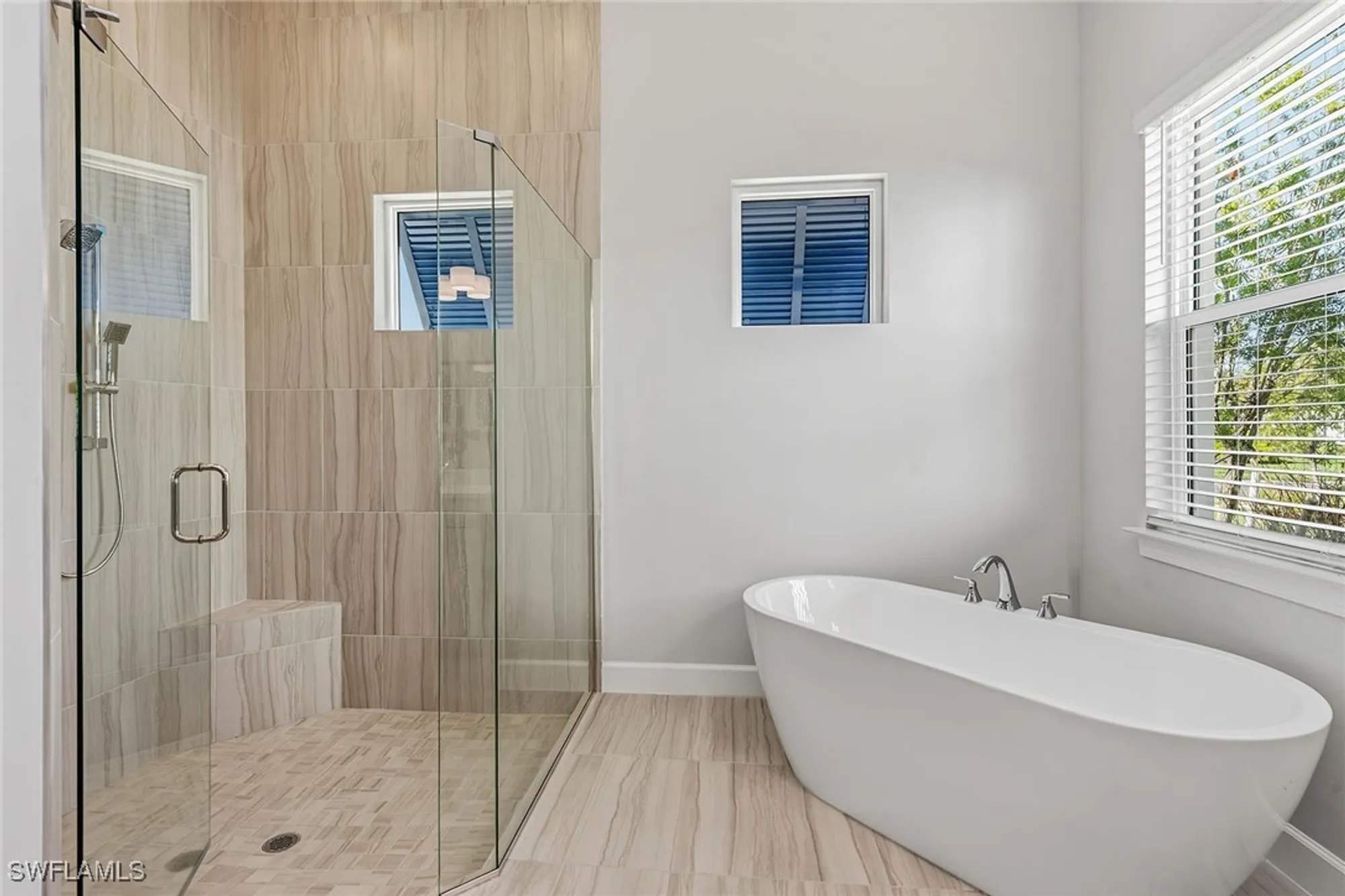 Property Slideshow image 16 of 50 | 15378 turin dr, Naples, FL, 34114