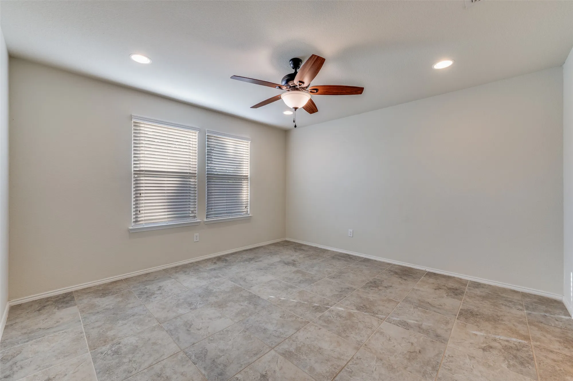 Property Slideshow image 14 of 29 | 2325 beachfront dr, Frisco, TX, 75036