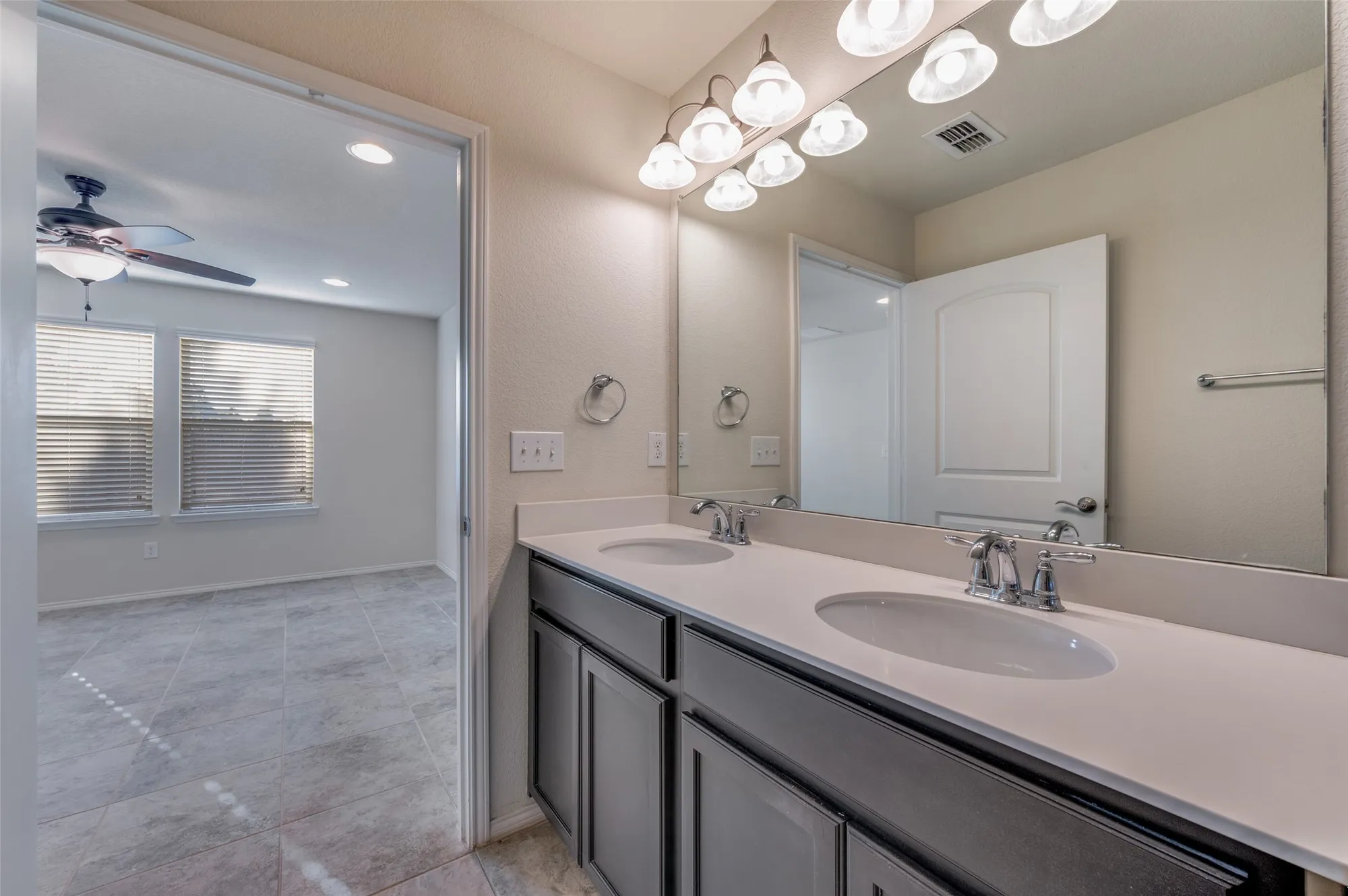 Property Slideshow image 15 of 29 | 2325 beachfront dr, Frisco, TX, 75036