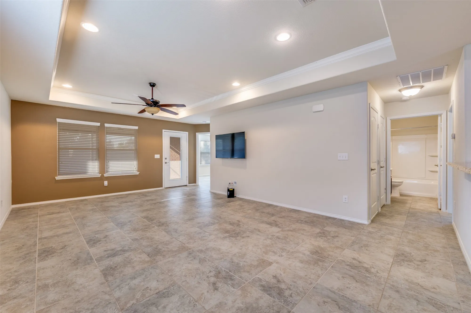 Property Slideshow image 10 of 29 | 2325 beachfront dr, Frisco, TX, 75036