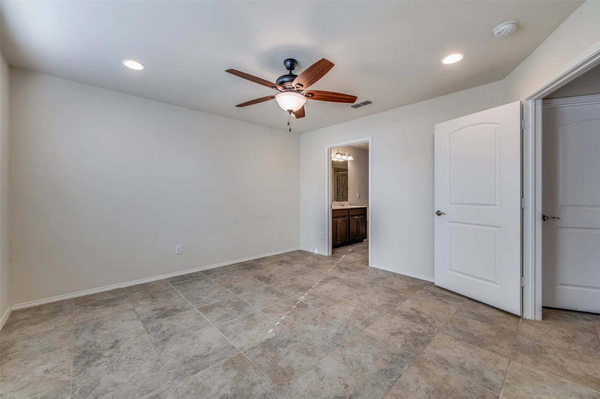 Property Slideshow image 13 of 29 | 2325 beachfront dr, Frisco, TX, 75036