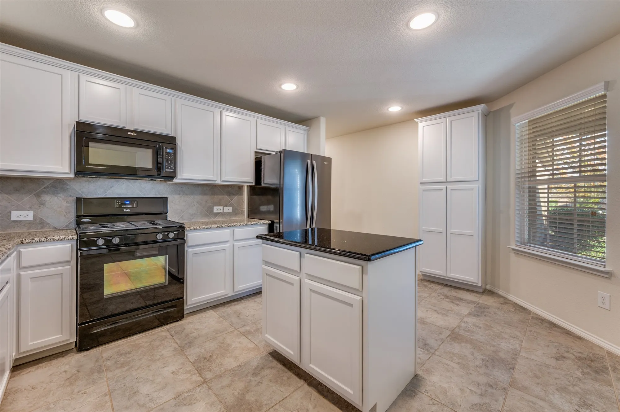 Property Slideshow image 3 of 29 | 2325 beachfront dr, Frisco, TX, 75036