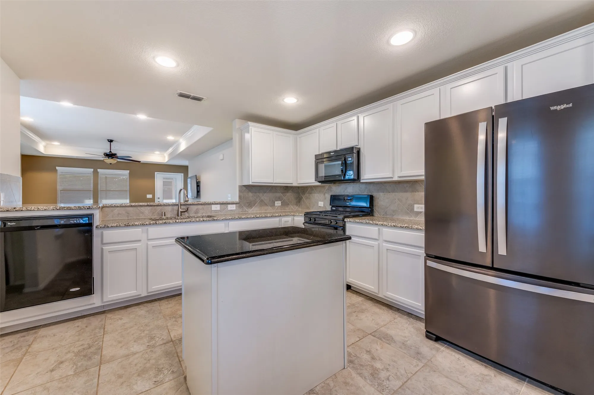 Property Slideshow image 4 of 29 | 2325 beachfront dr, Frisco, TX, 75036