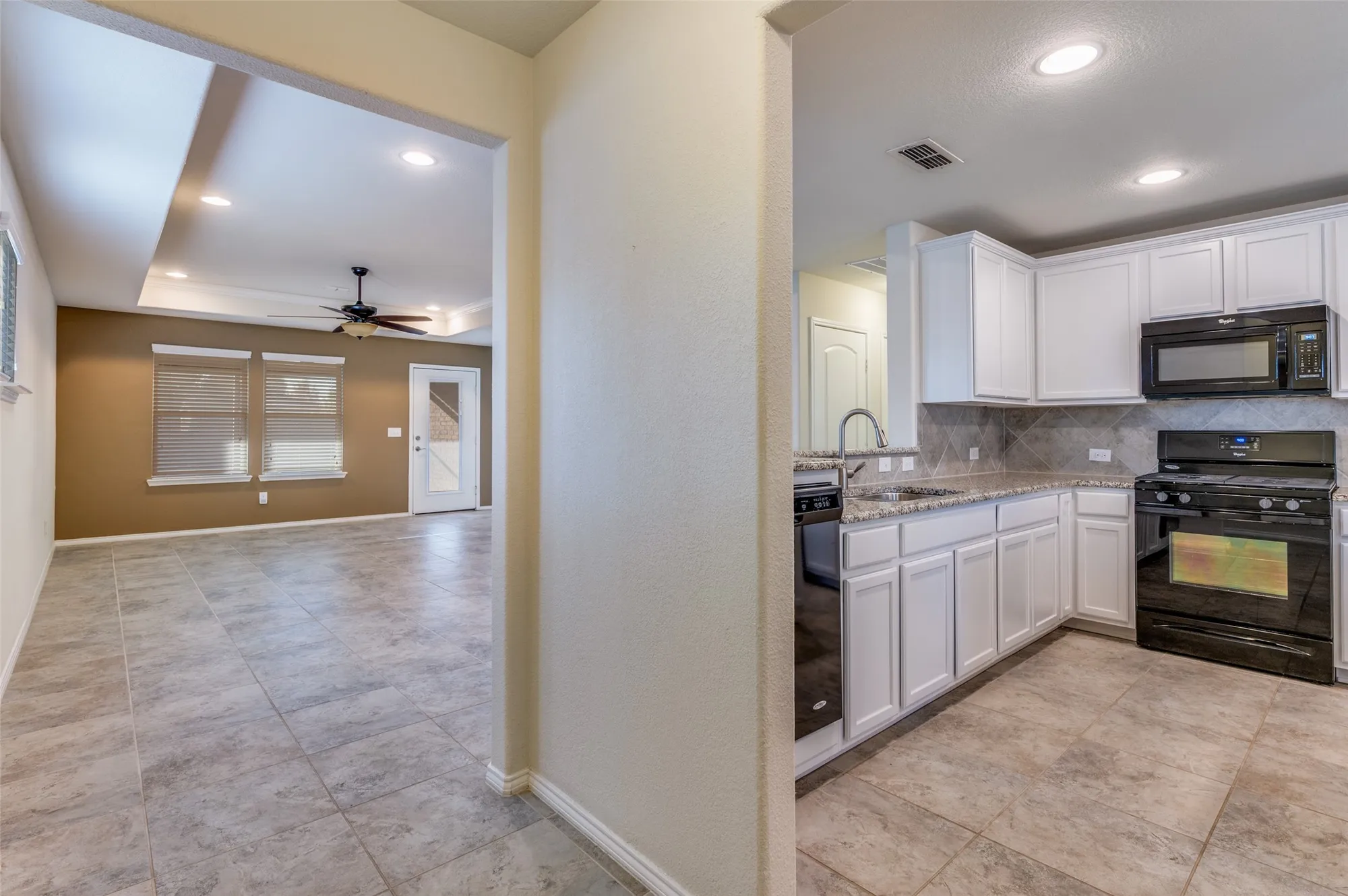 Property Slideshow image 6 of 29 | 2325 beachfront dr, Frisco, TX, 75036