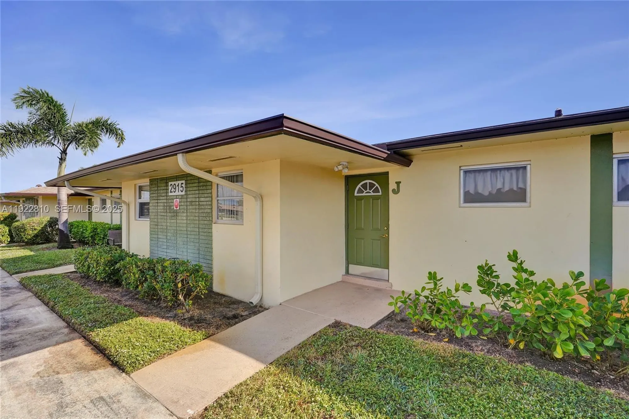 Property Slideshow image 4 of 60 | 2915 crosley dr w j, West Palm Beach, FL, 33415