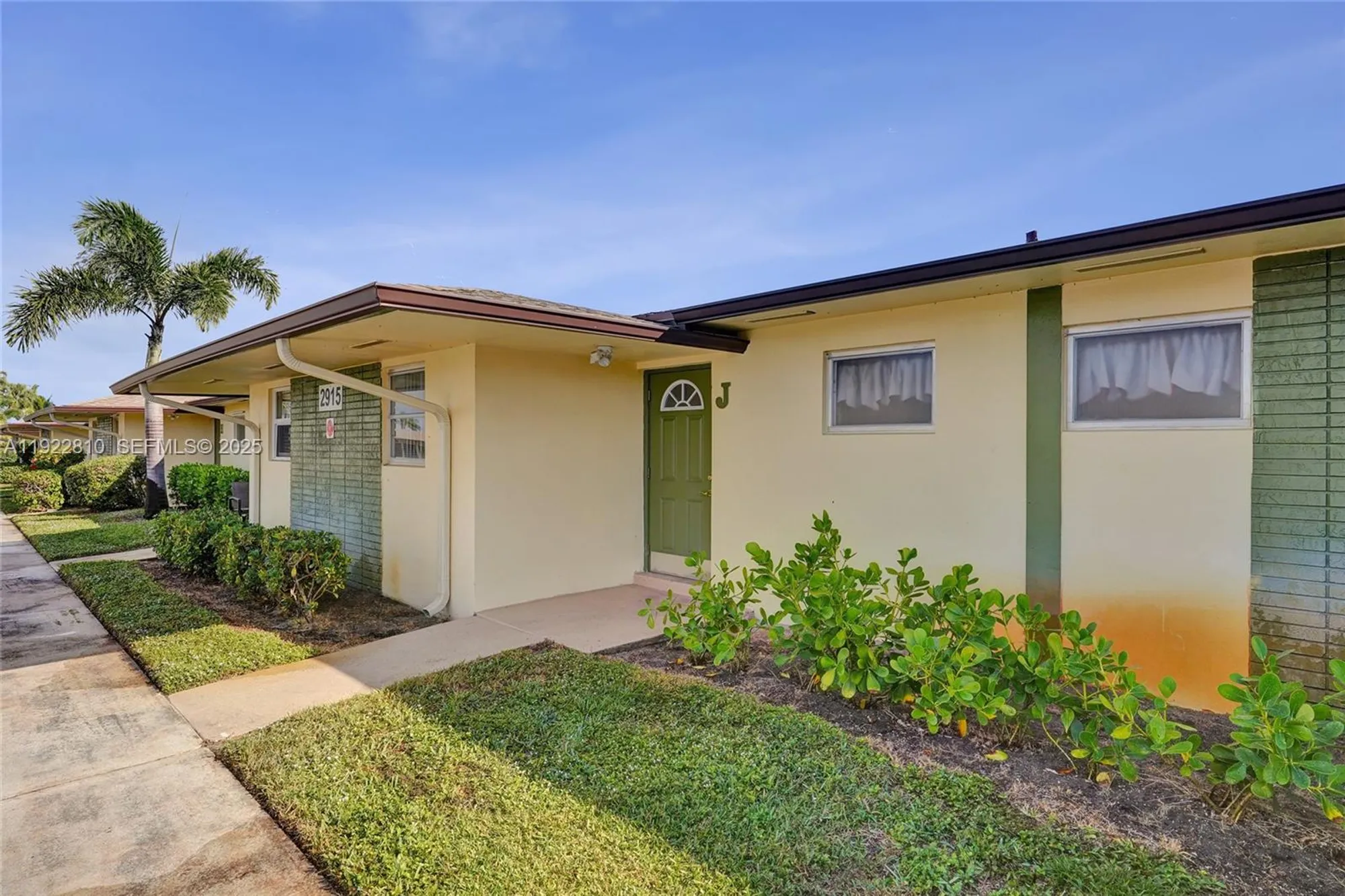 Property Slideshow image 5 of 60 | 2915 crosley dr w j, West Palm Beach, FL, 33415