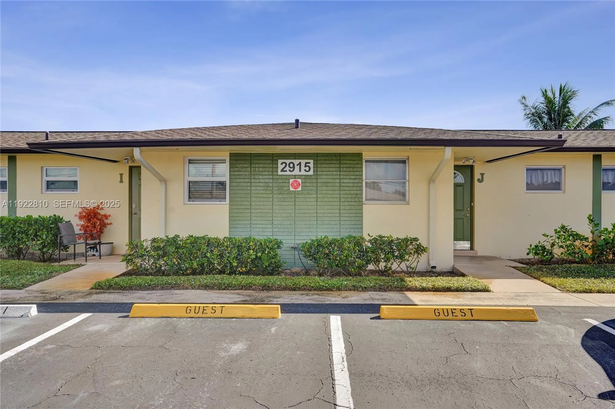 Property Slideshow image 6 of 60 | 2915 crosley dr w j, West Palm Beach, FL, 33415