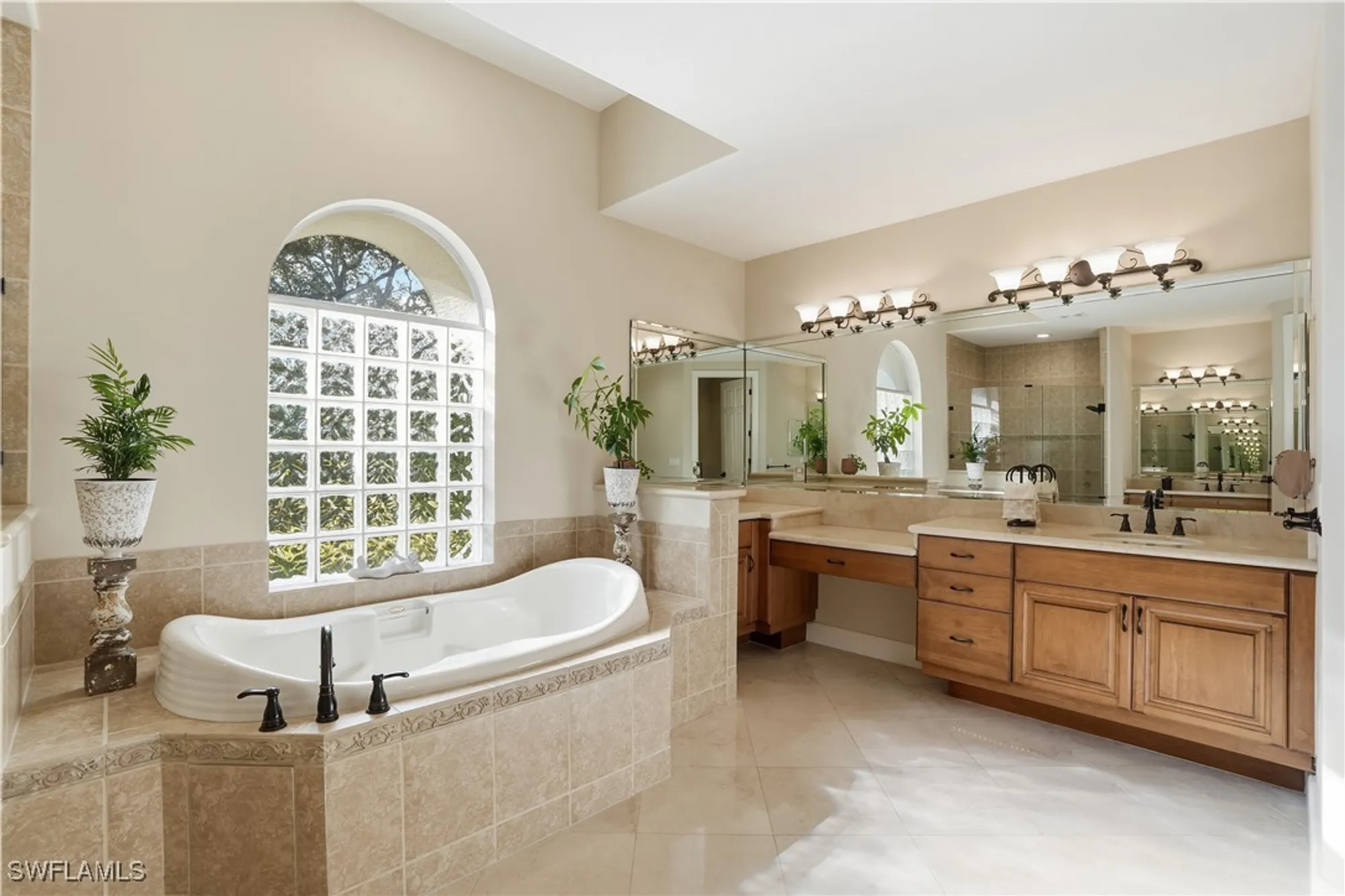 Property Slideshow image 19 of 40 | 462 terra vista ct, Naples, FL, 34119