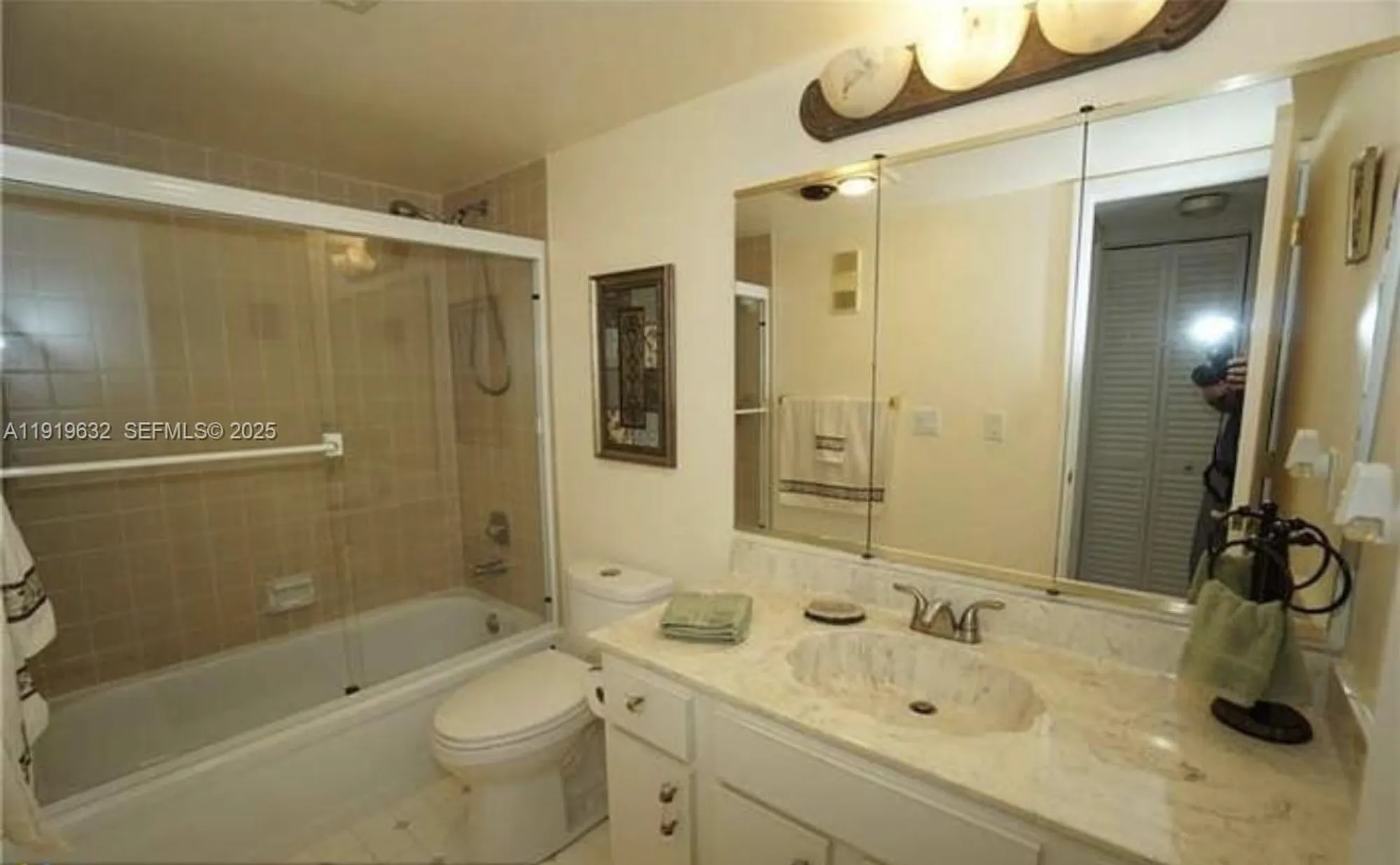 Property Slideshow image 10 of 15 | 3521 environ blvd b308, Lauderhill, FL, 33319