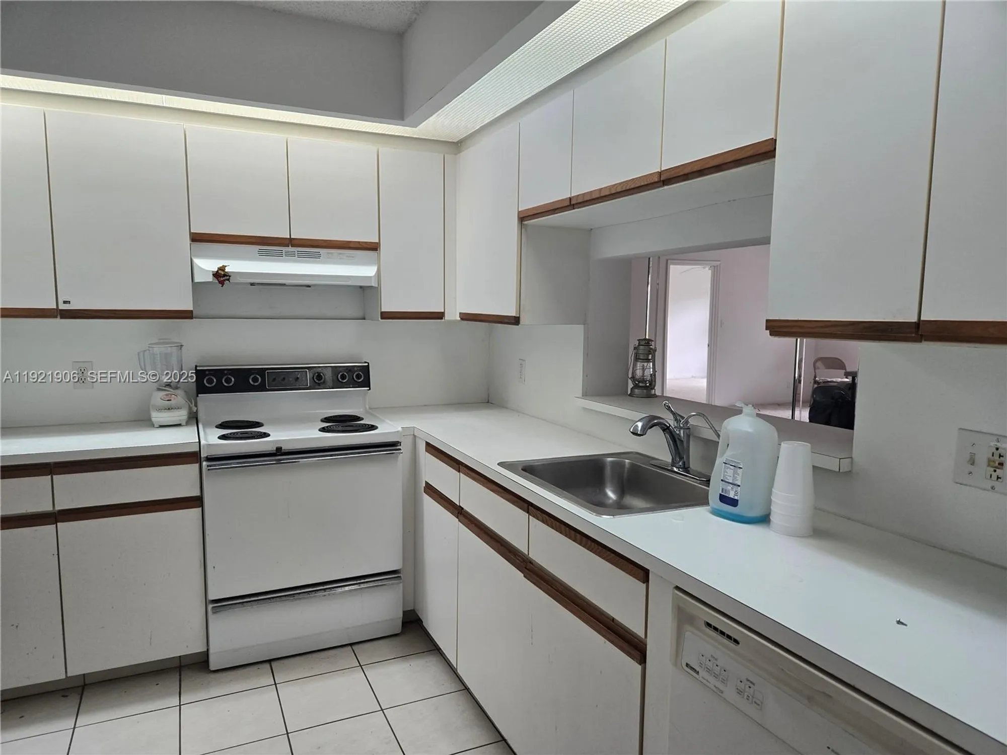 Property Slideshow image 1 of 5 | 1000 sw 128th ter v410, Pembroke Pines, FL, 33027