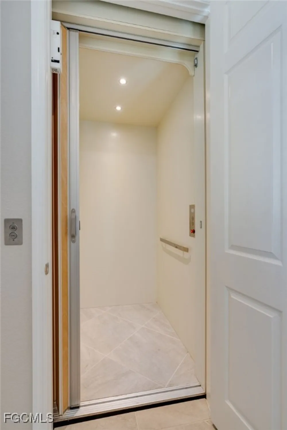 Property Slideshow image 5 of 50 | 10536 casella way apt 202, Fort Myers, FL, 33913