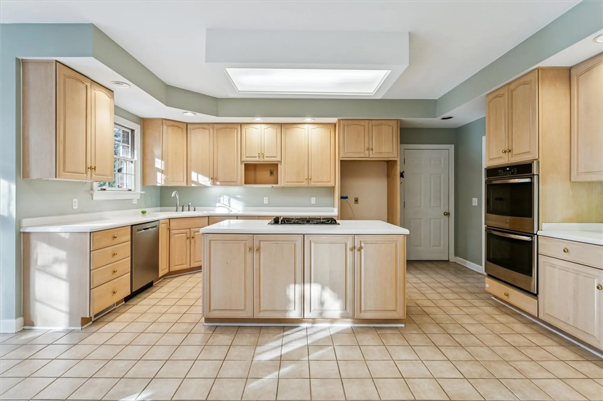 Property Slideshow image 12 of 36 | 105 w links, Williamsburg, VA, 23188