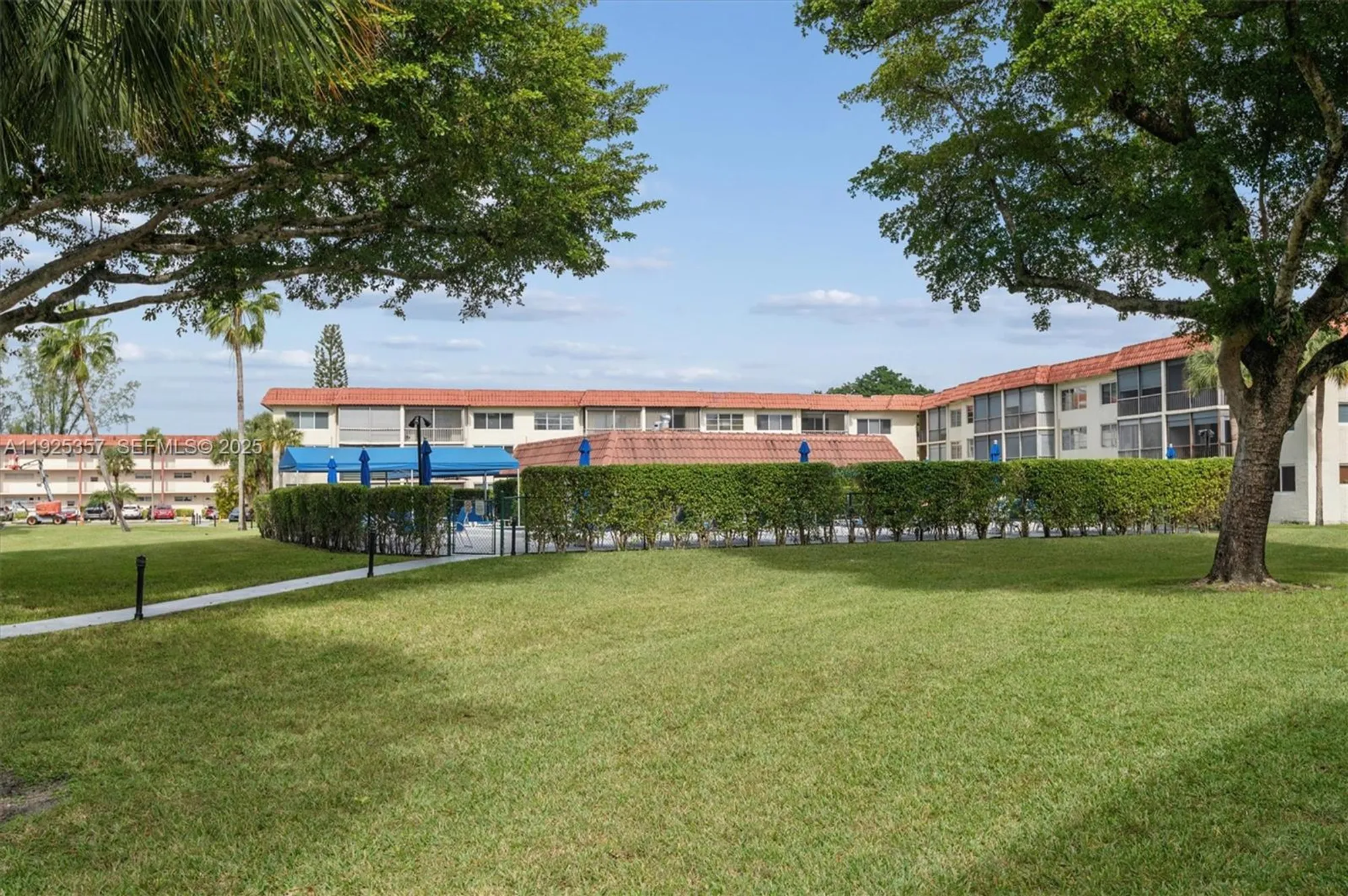 Property Slideshow image 15 of 49 | 9511 n hollybrook lake dr apt 108, Pembroke Pines, FL, 33025