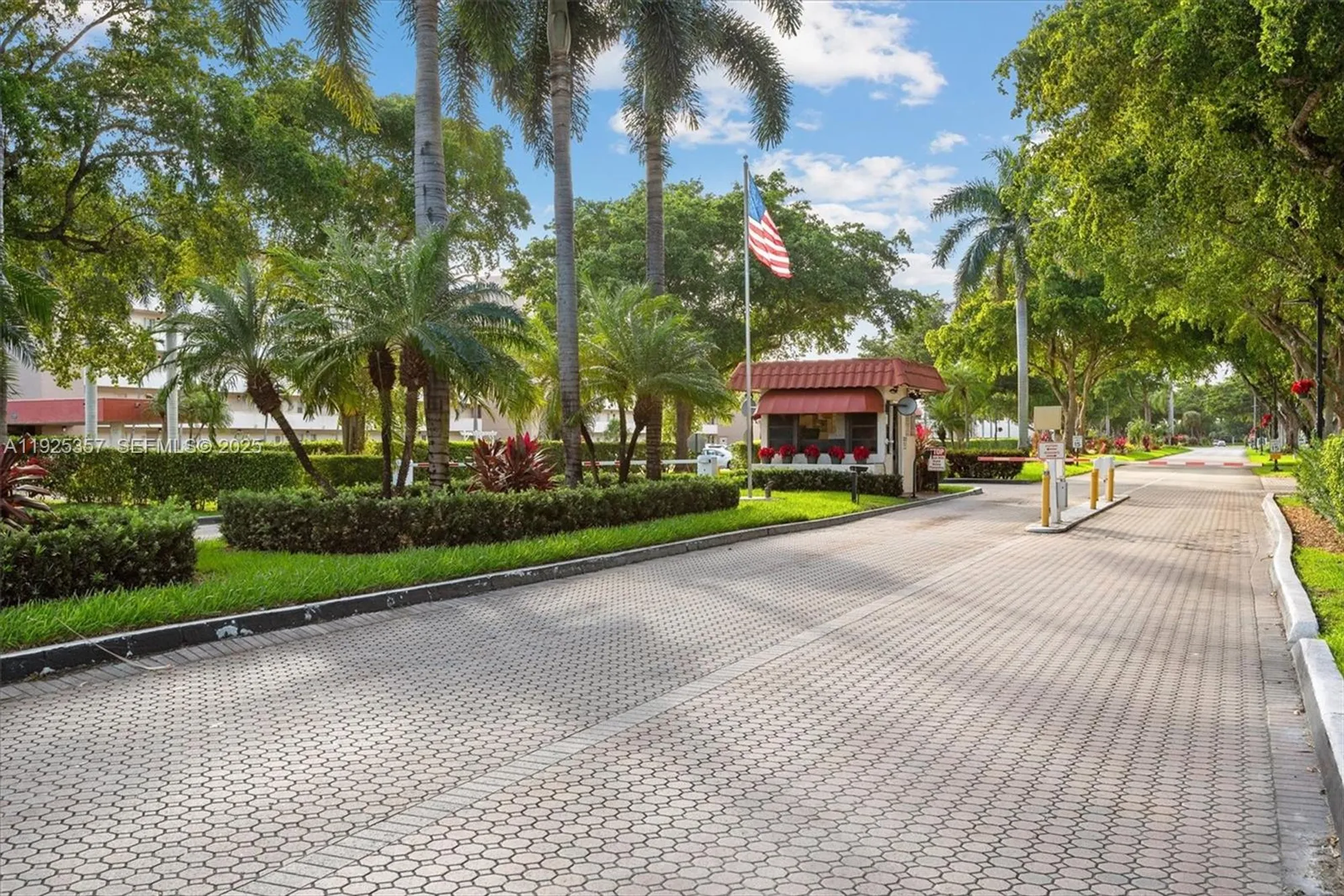 Property Slideshow image 17 of 49 | 9511 n hollybrook lake dr apt 108, Pembroke Pines, FL, 33025