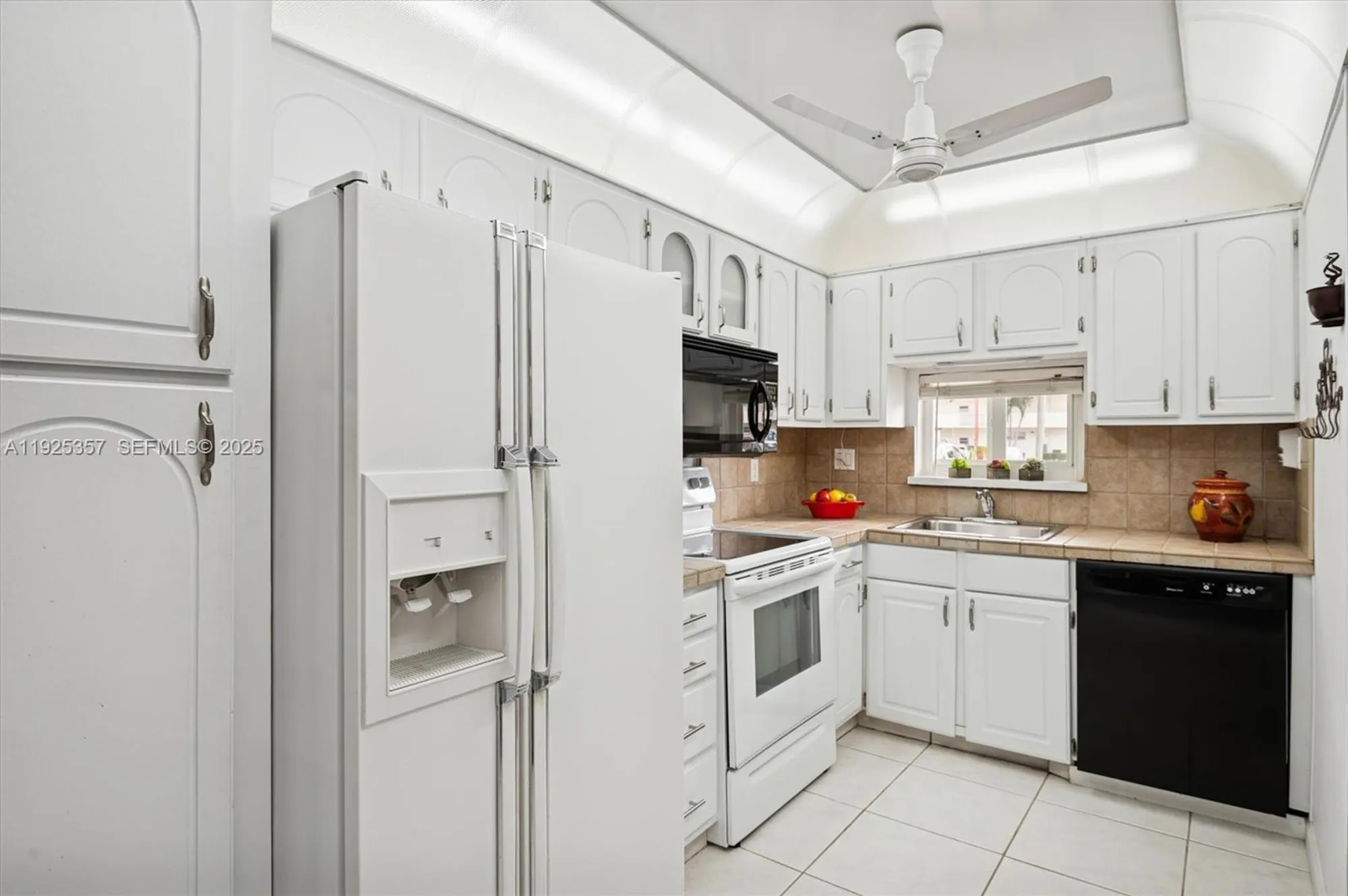 Property Slideshow image 10 of 49 | 9511 n hollybrook lake dr apt 108, Pembroke Pines, FL, 33025