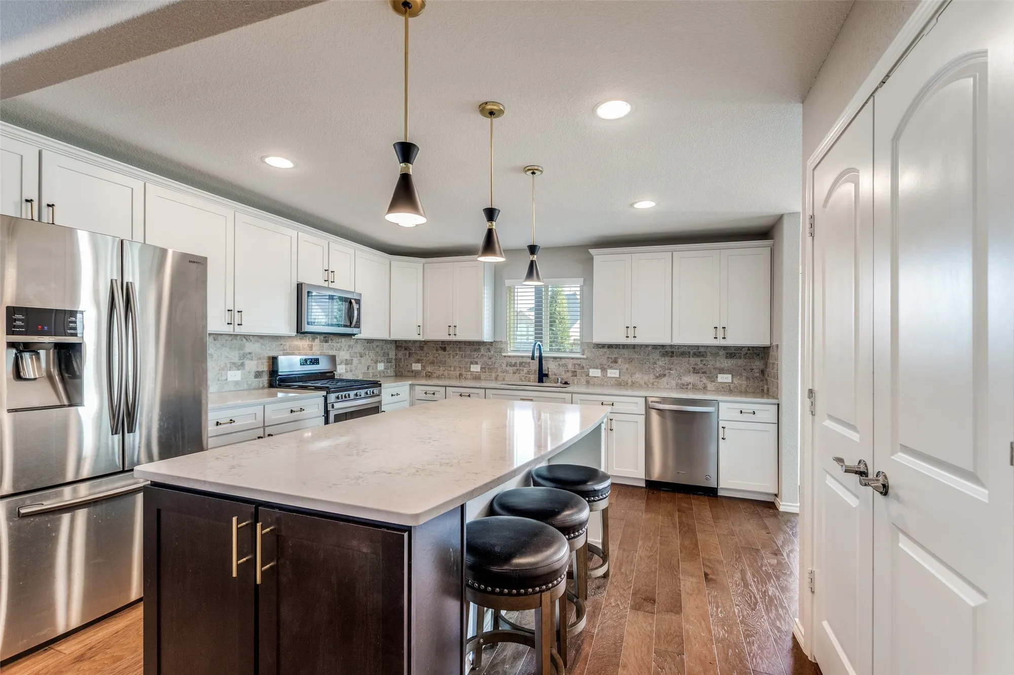 Property Slideshow image 11 of 14 | 900 rough hollow dr, Mckinney, TX, 75071