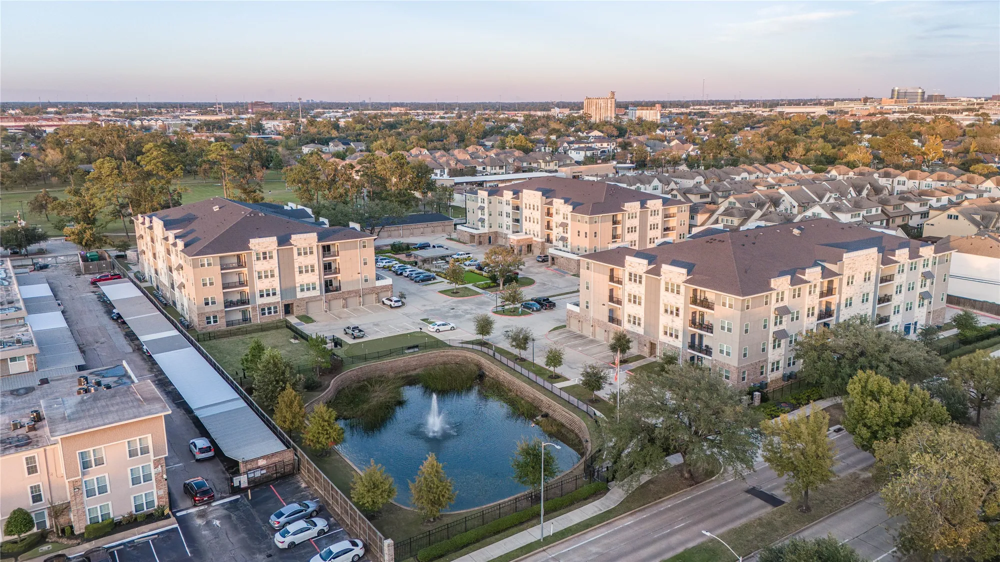 Property Slideshow image 34 of 44 | 6804 westview dr apt 3404, Houston, TX, 77055