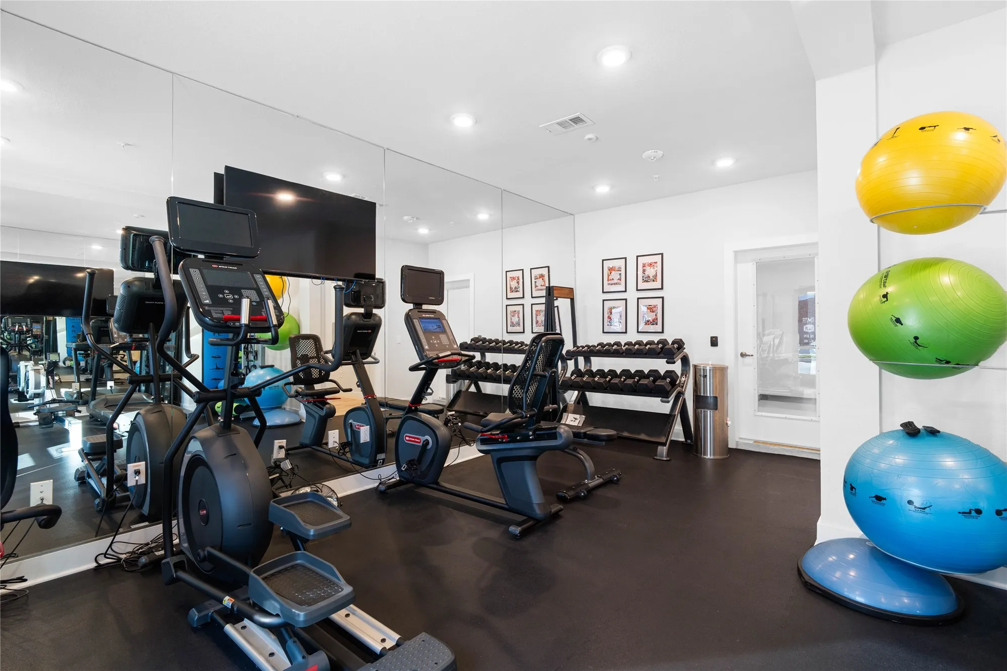 Property Slideshow image 39 of 44 | 6804 westview dr apt 3404, Houston, TX, 77055