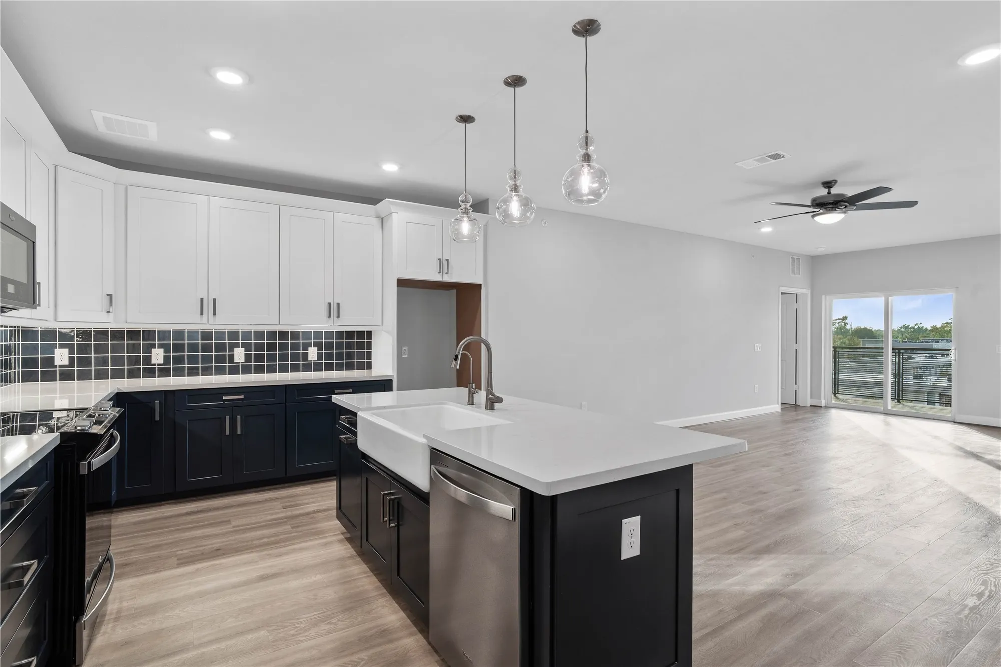 Property Slideshow image 7 of 44 | 6804 westview dr apt 3404, Houston, TX, 77055