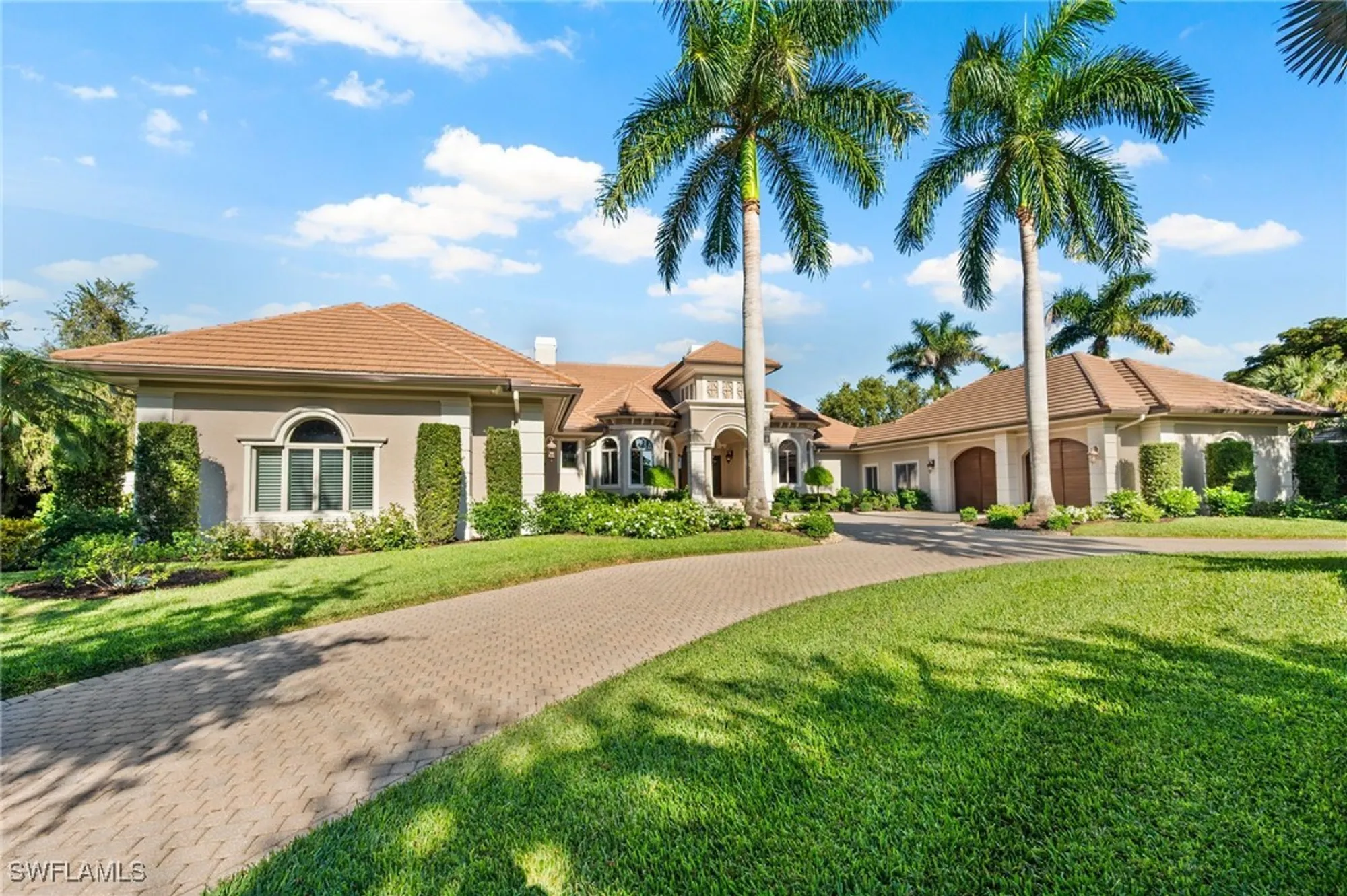 Property Slideshow image 2 of 31 | 26367 woodlyn dr, Bonita Springs, FL, 34134
