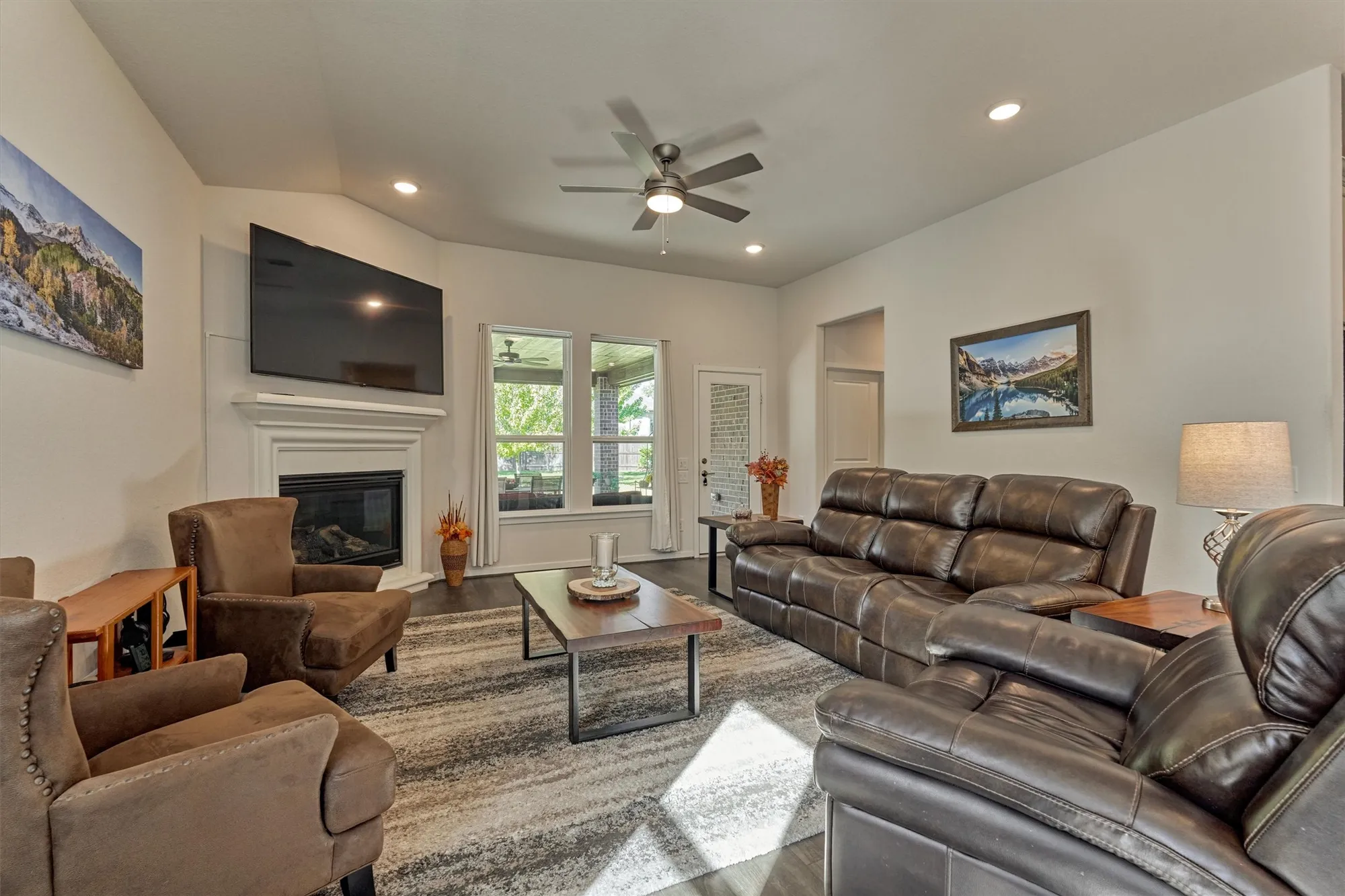 Property Slideshow image 18 of 41 | 332 n arrowhead ln, Montgomery, TX, 77316