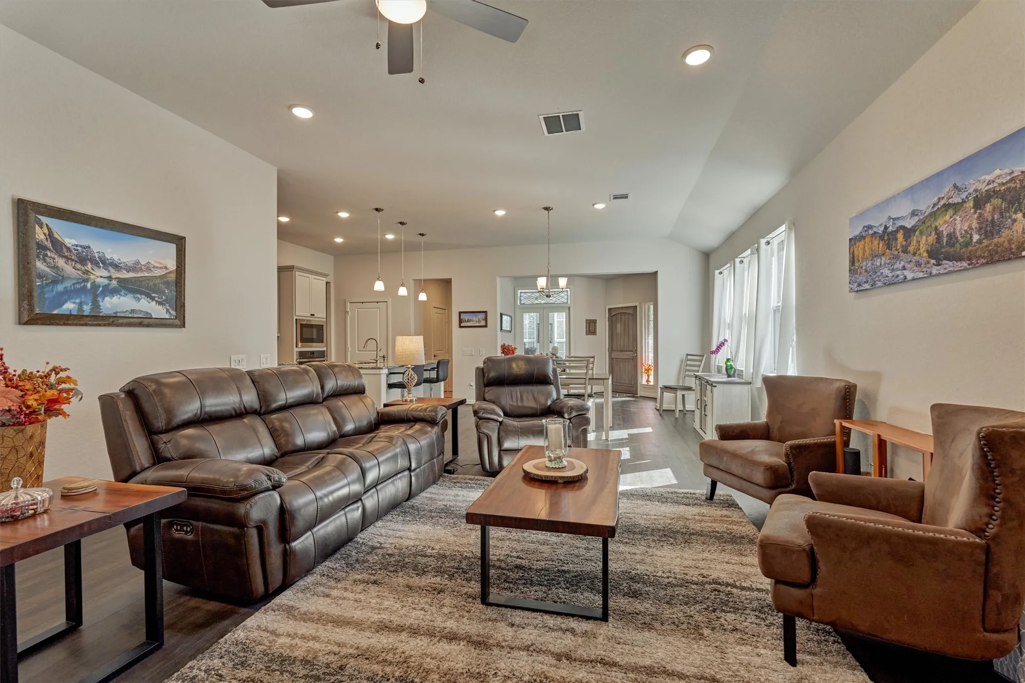 Property Slideshow image 19 of 41 | 332 n arrowhead ln, Montgomery, TX, 77316