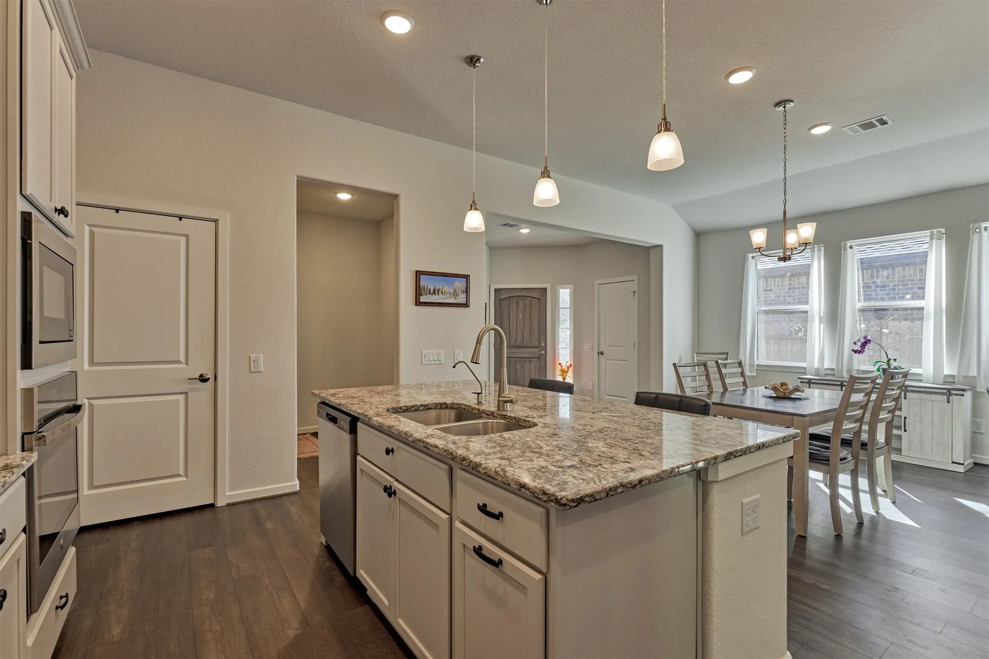 Property Slideshow image 12 of 41 | 332 n arrowhead ln, Montgomery, TX, 77316